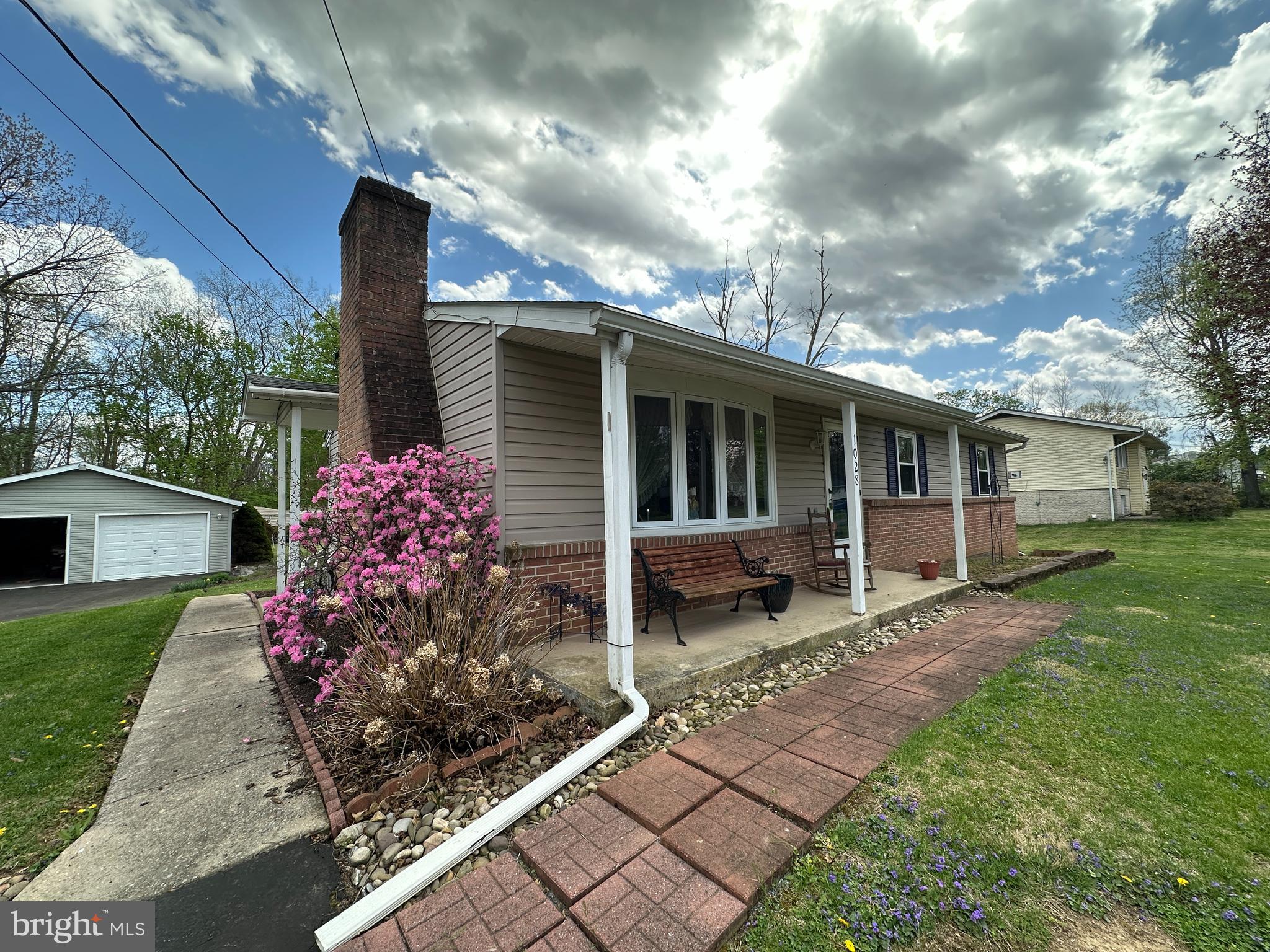 1028 WOODLAND PARKWAY