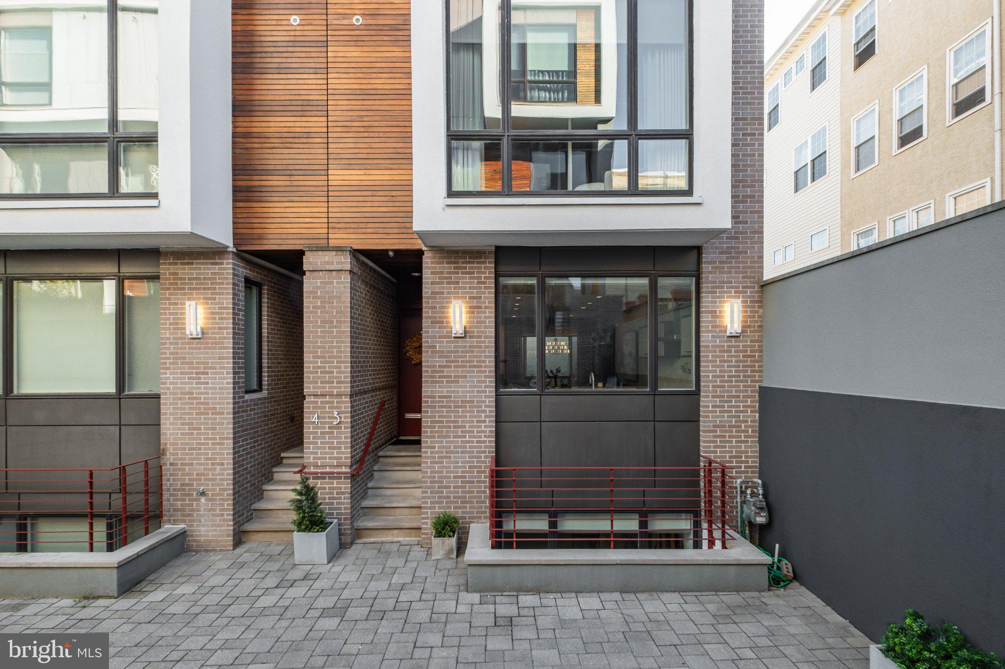 204 W LAUREL STREET 6 3