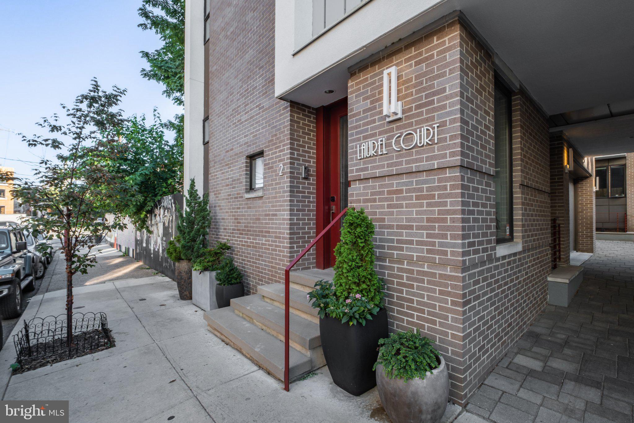204 W LAUREL STREET 6 3