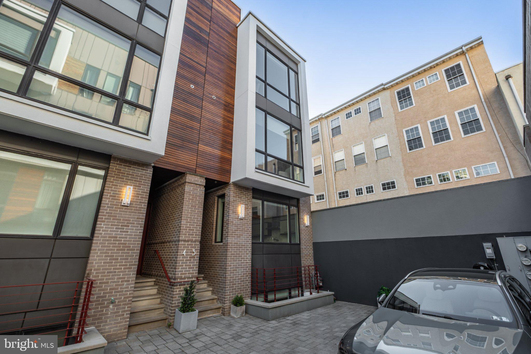 204 W LAUREL STREET 6 3