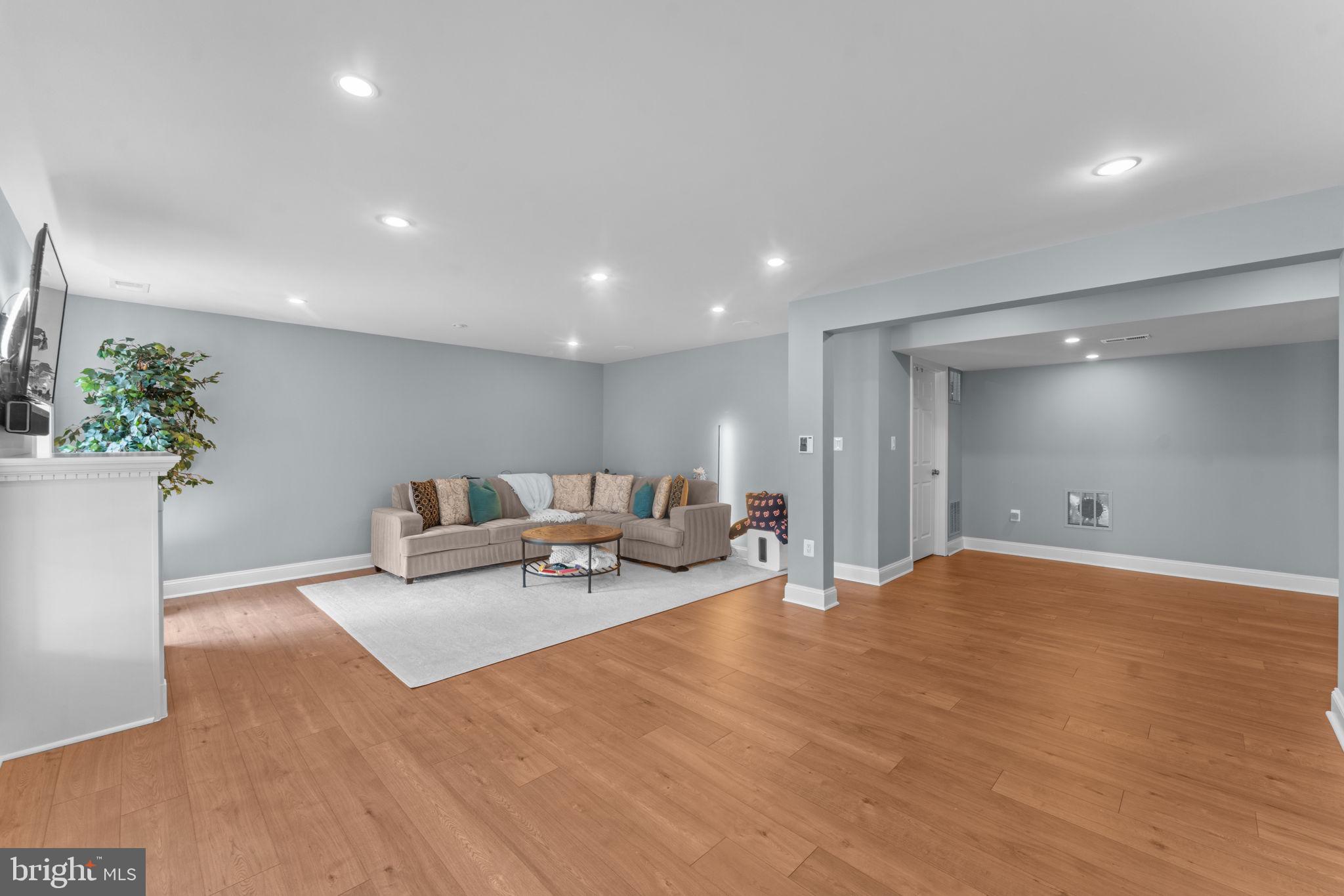 BROADLANDS - Residential