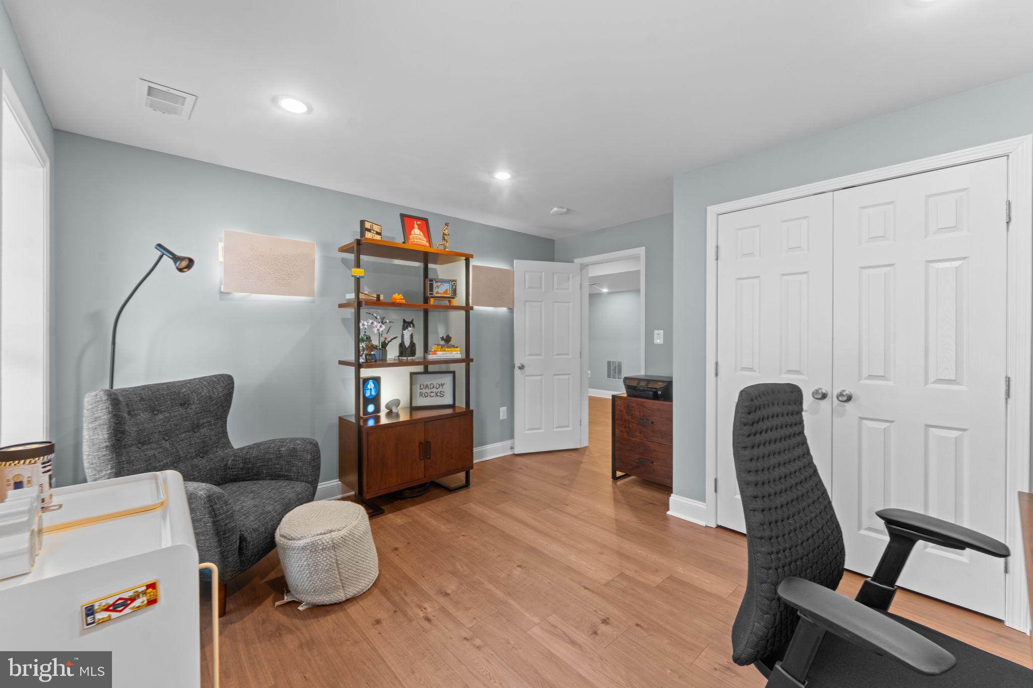 BROADLANDS - Residential