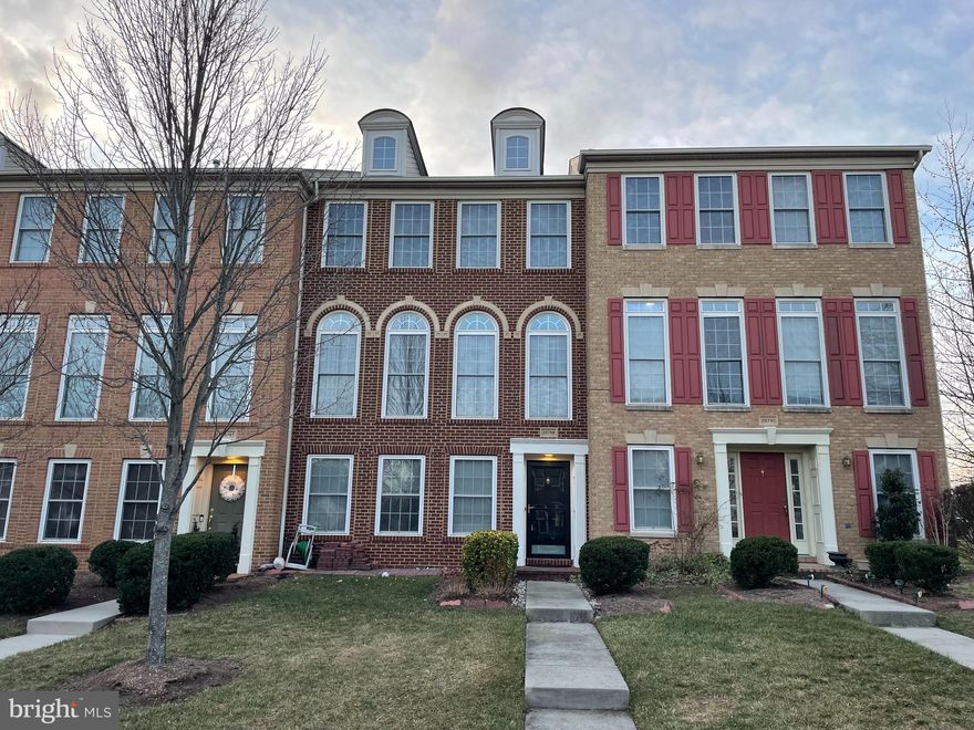 NICE LARGE TOWNHOUSE WITH UPGRADED CABINETS, COUNTERS AND HARDWOOD FLOORS THROUGHOUT MAIN LEVEL. LOCATED NEXT TO TENNIS COURTS AND PLAYGROUND. BALCONIES ON TWO LEVELS, FULLY FINISHED BASEMENT. 3 BED 3.5 BATH. SPACIOUS TOWNHOUSE.