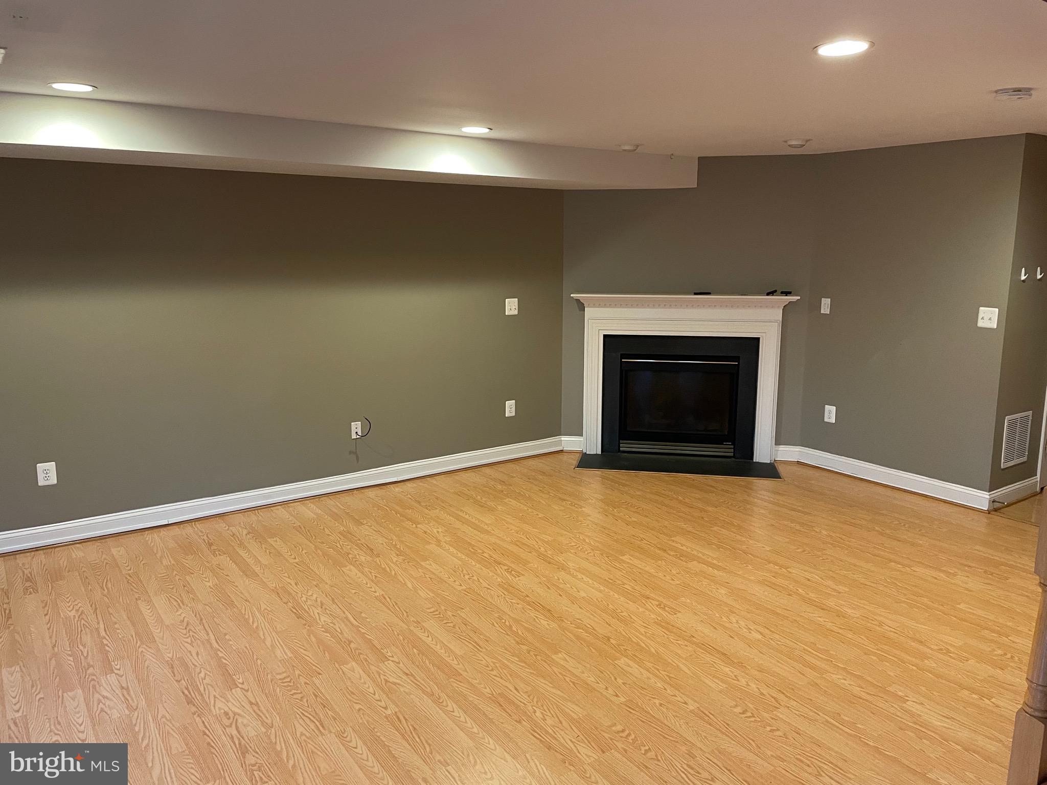 SOUTH RIDING - Residential Lease