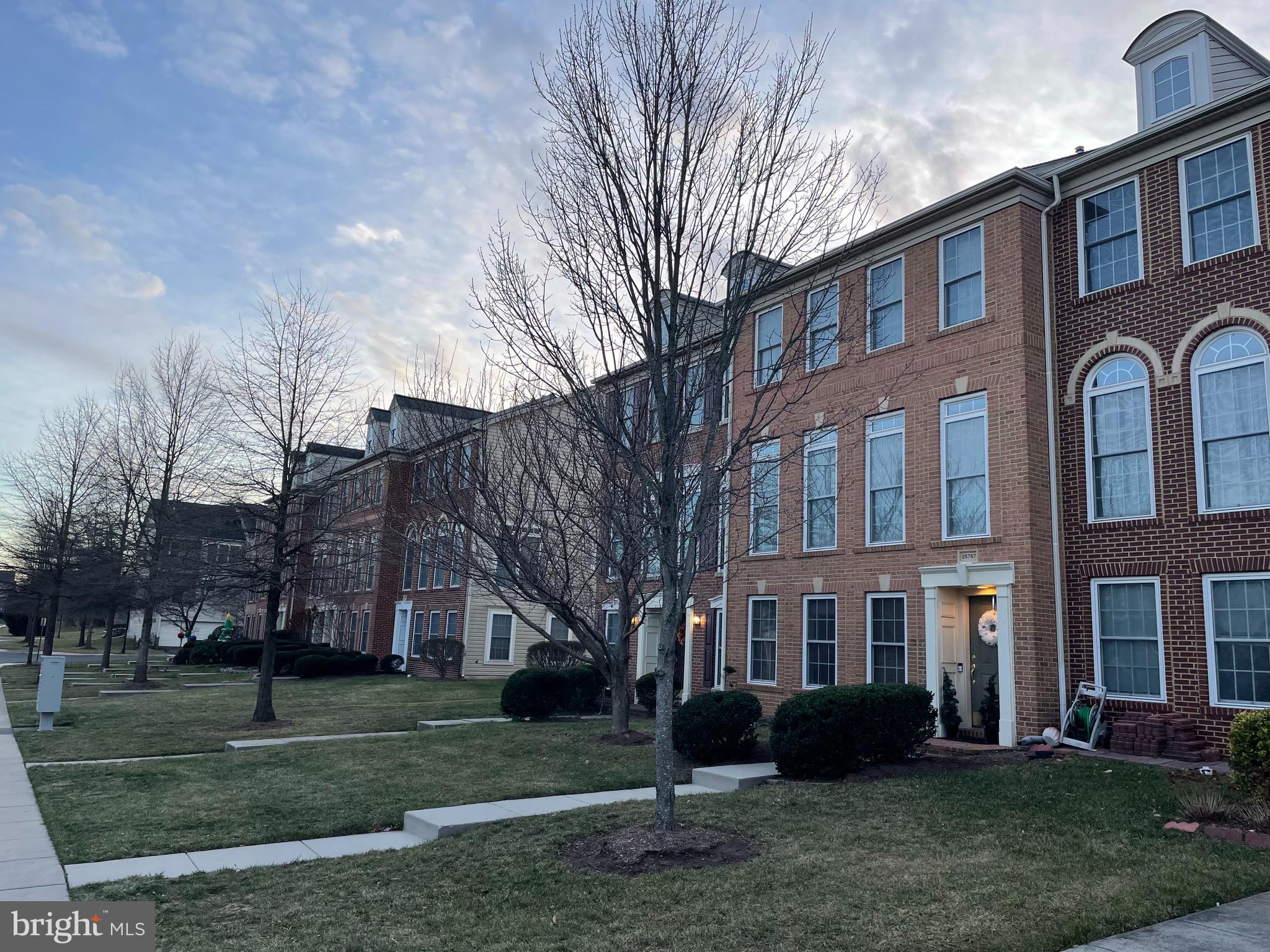 SOUTH RIDING - Residential Lease