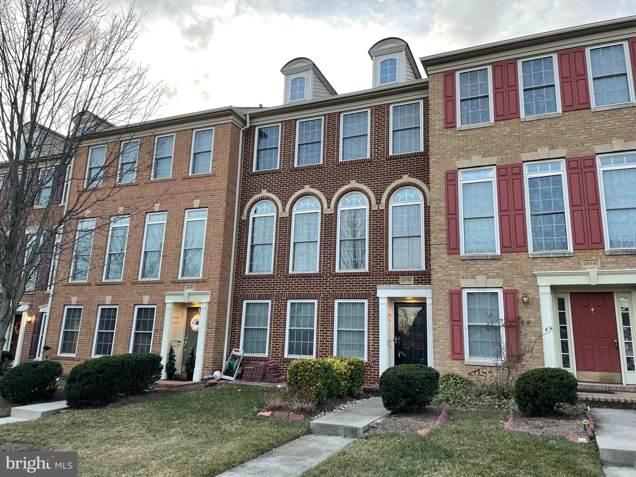 SOUTH RIDING - Residential Lease