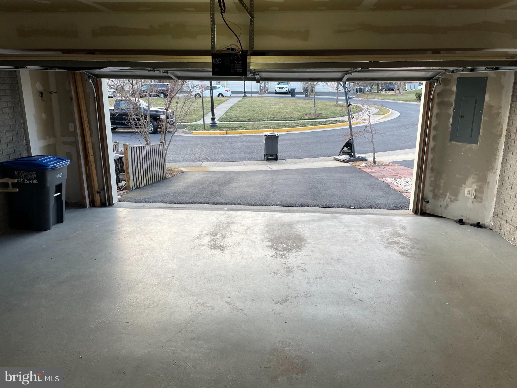 SOUTH RIDING - Residential Lease