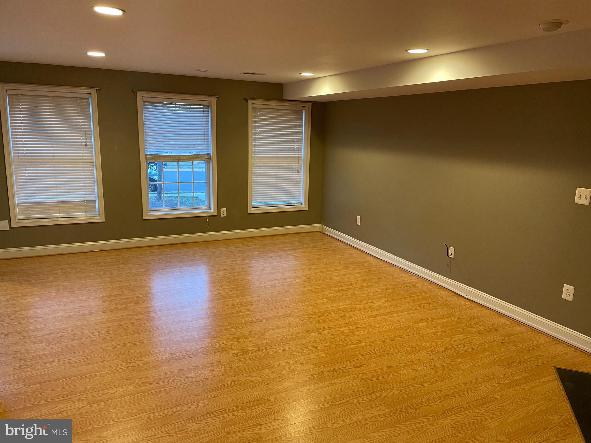 SOUTH RIDING - Residential Lease