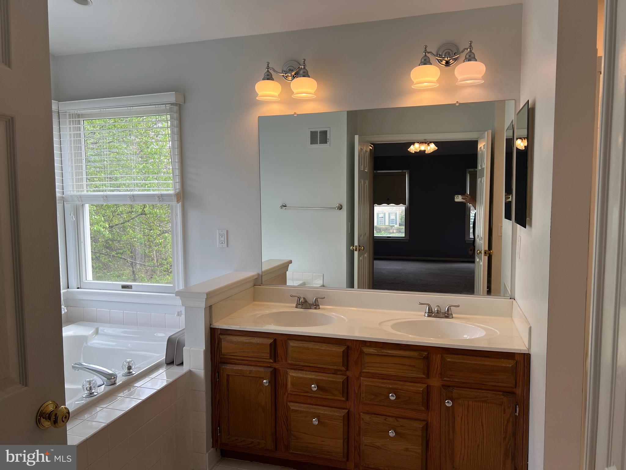 CASCADES - Residential Lease