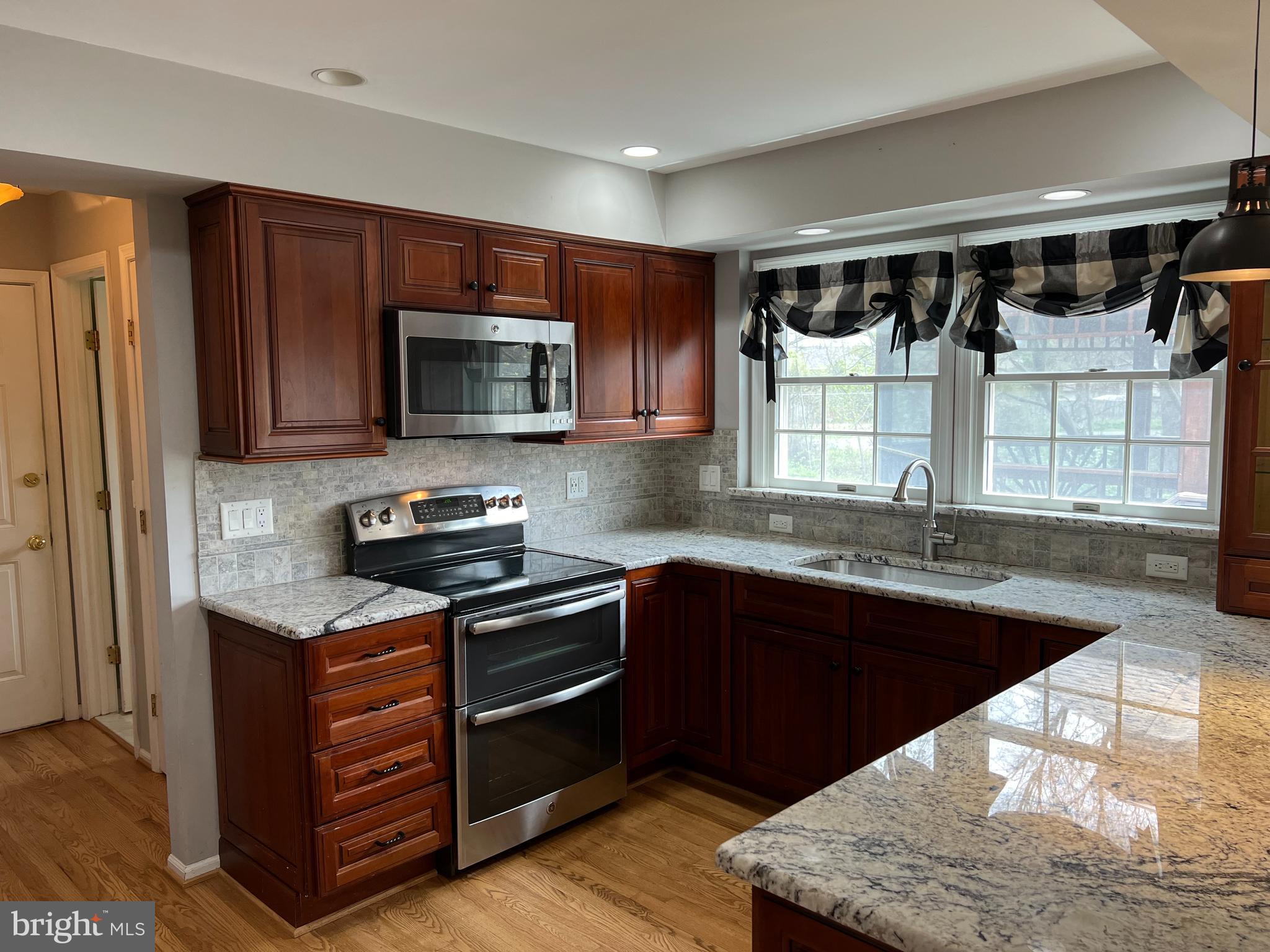 CASCADES - Residential Lease