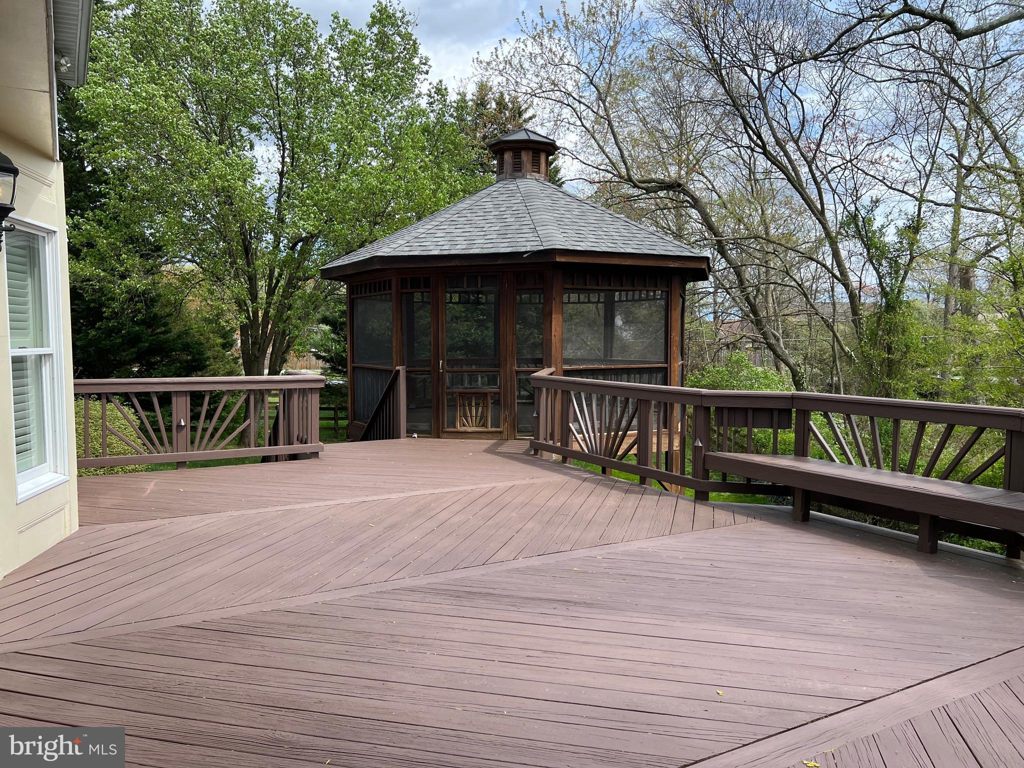 CASCADES - Residential Lease