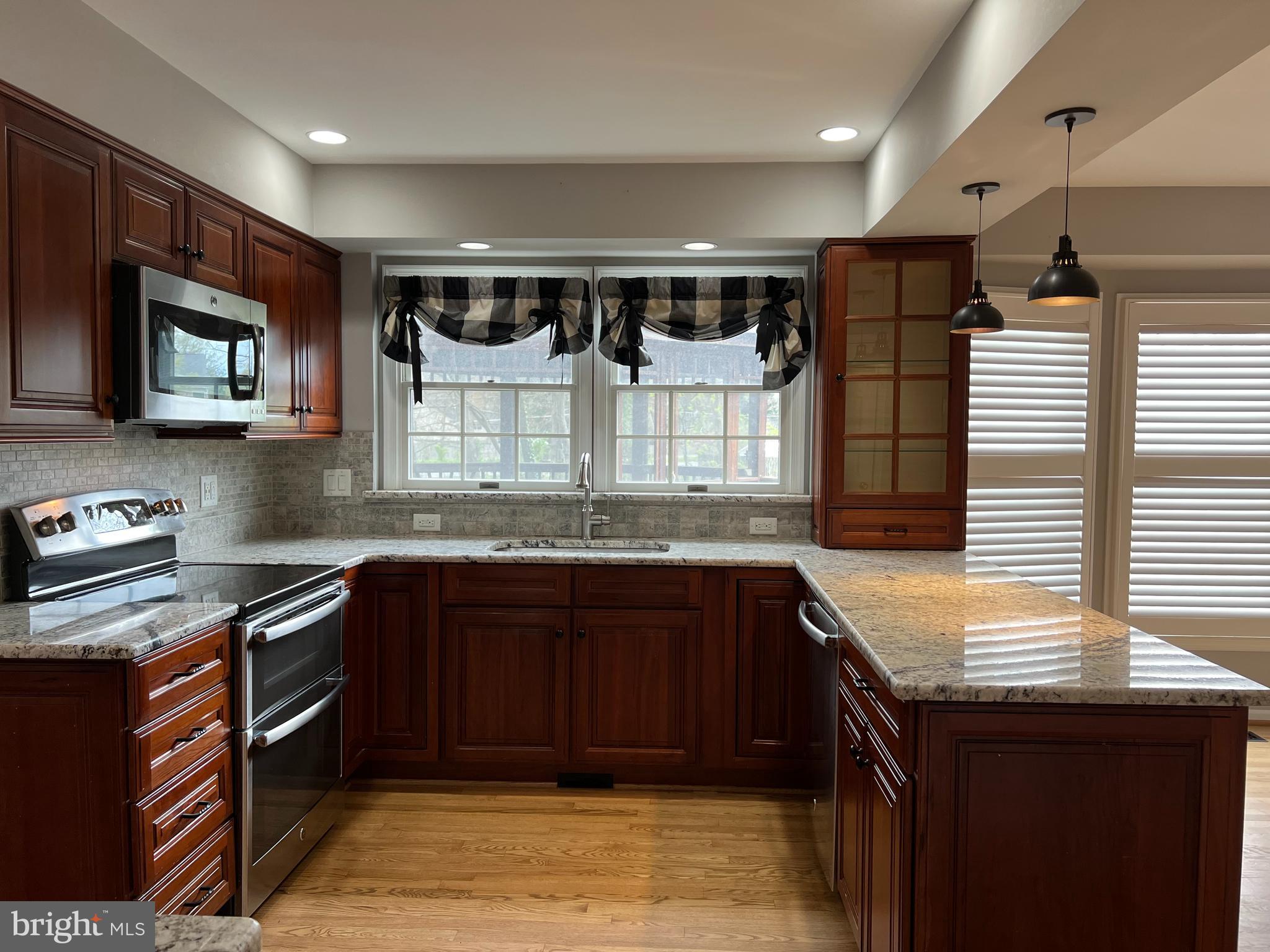 CASCADES - Residential Lease