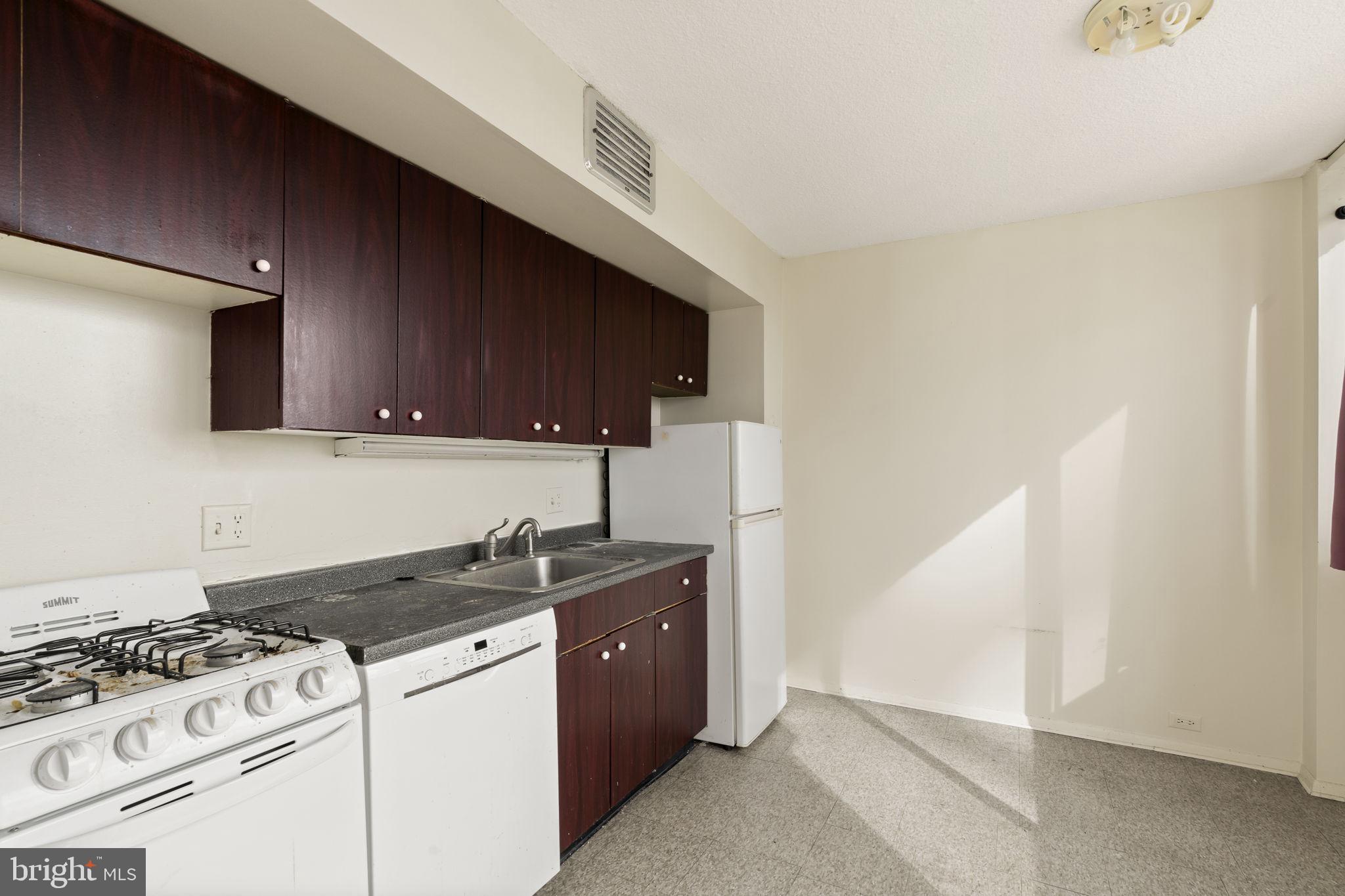 1326 SPRUCE STREET 42 1502