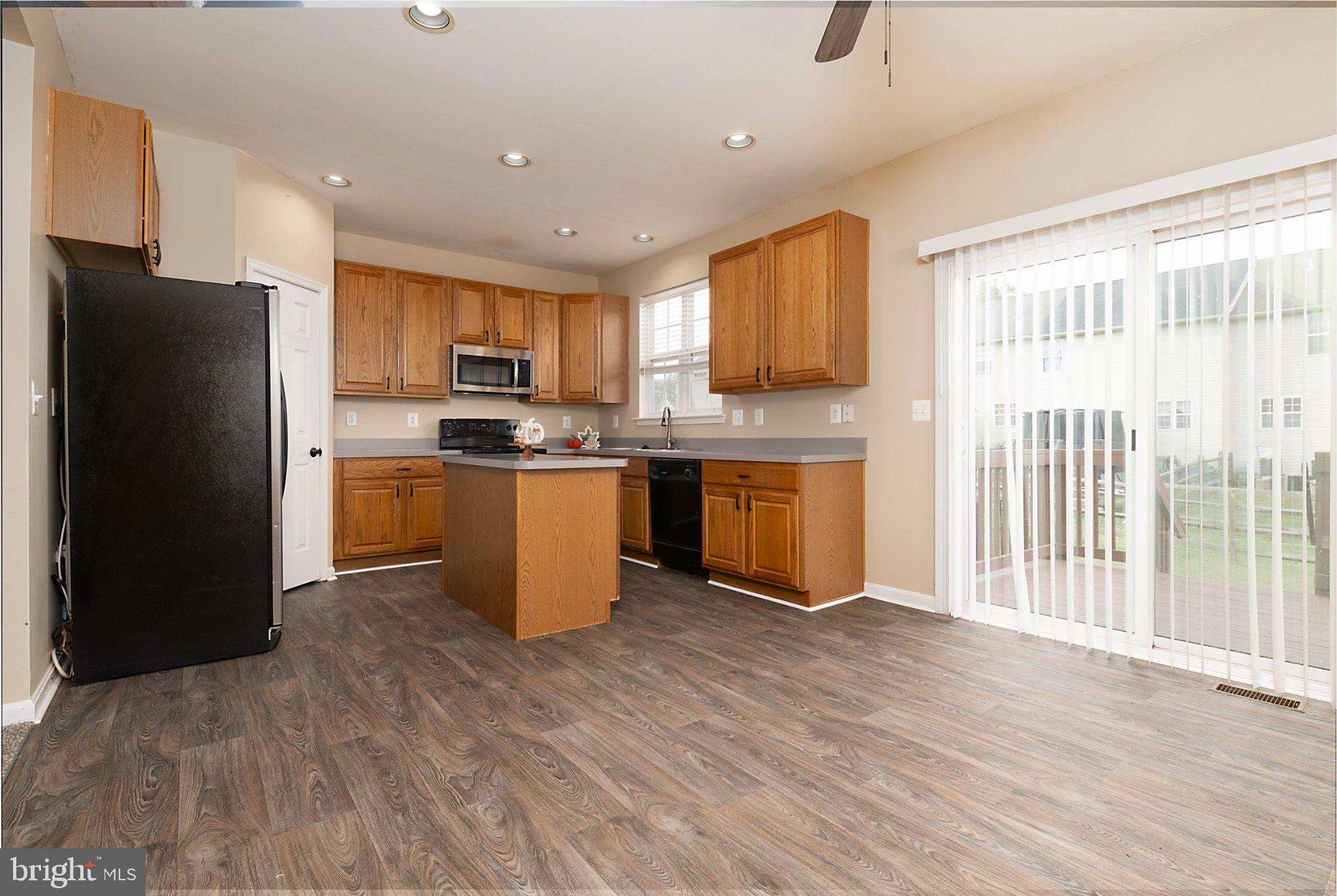 712 BIRCH TREE LANE