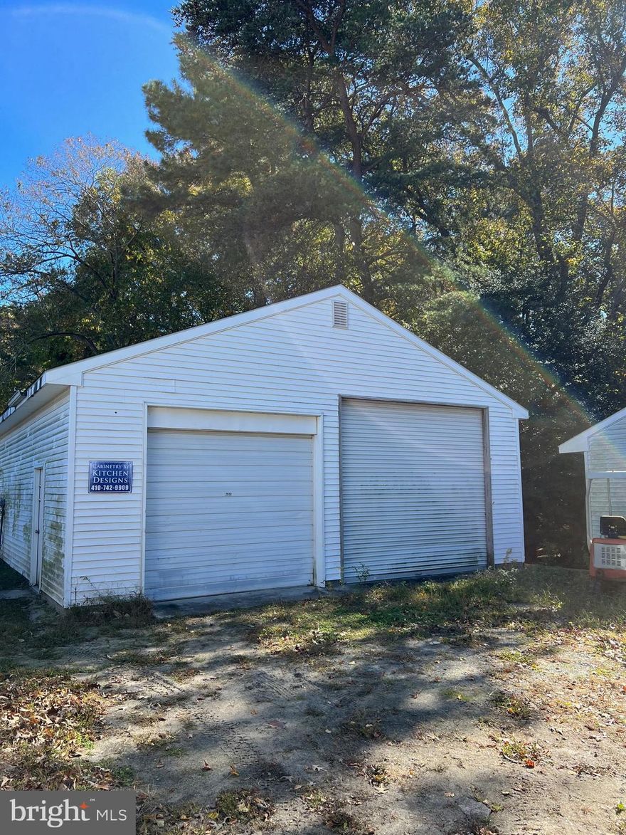 Free standing dry warehouse space available for lease at the rear of the Naylor Mill Business Center. The space is 1,914 SF and has 2 grade level overhead doors. The space is currently unconditioned. It is ideal for storage or shop space. Listed an a great rate of $4.50 NNN. Nets run $1.25 PSF. Located just minutes from Route 13.