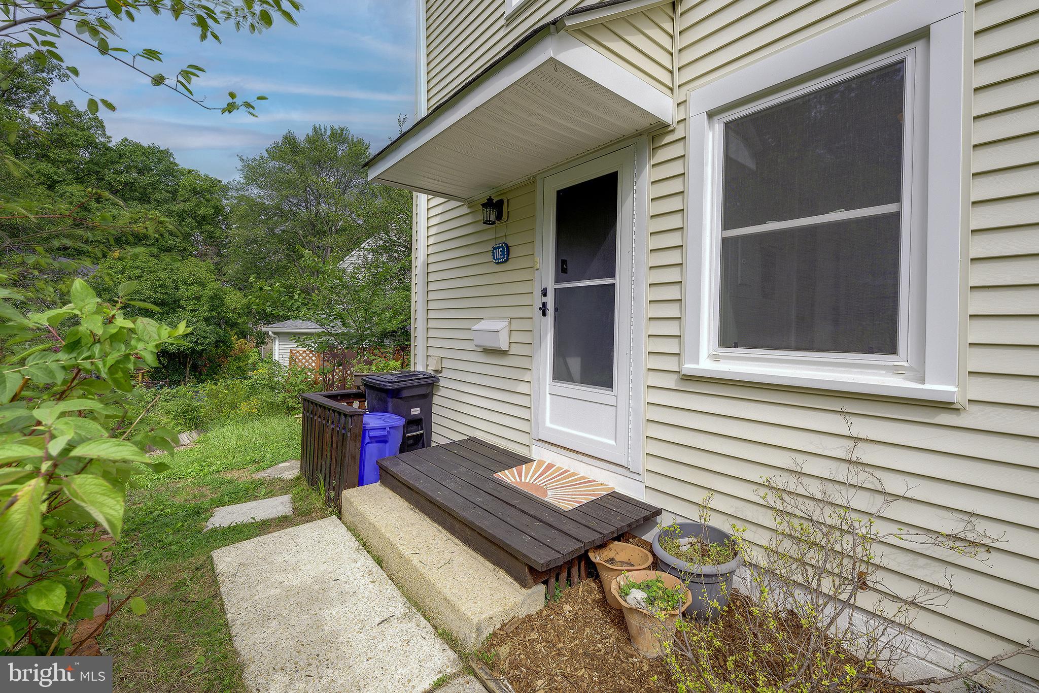 11 HILLSIDE ROAD E