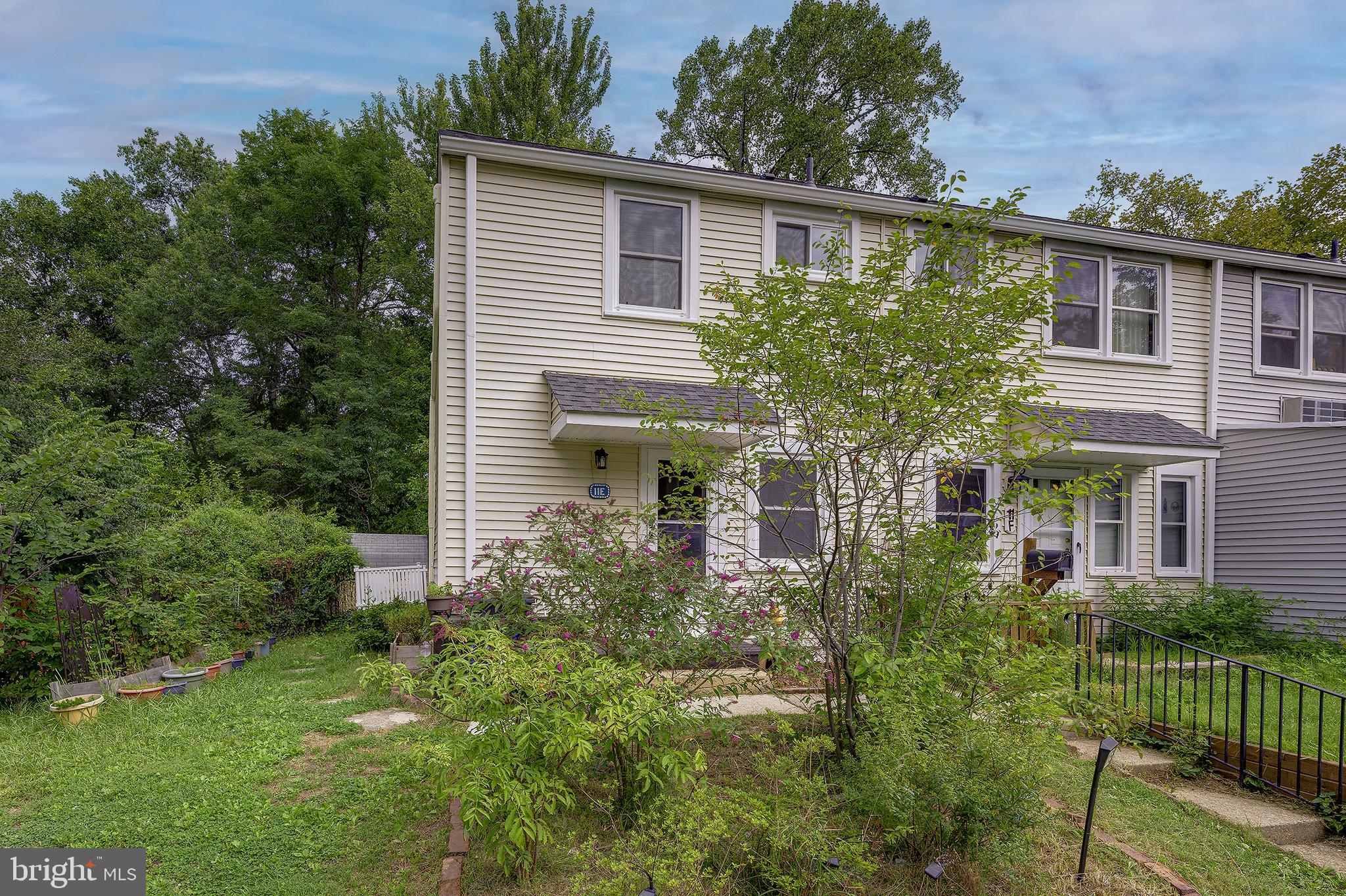 11 HILLSIDE ROAD E