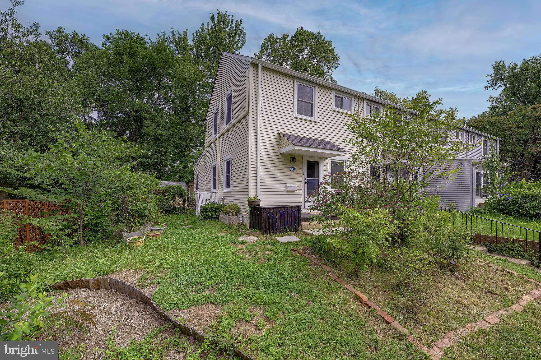 11 HILLSIDE ROAD E