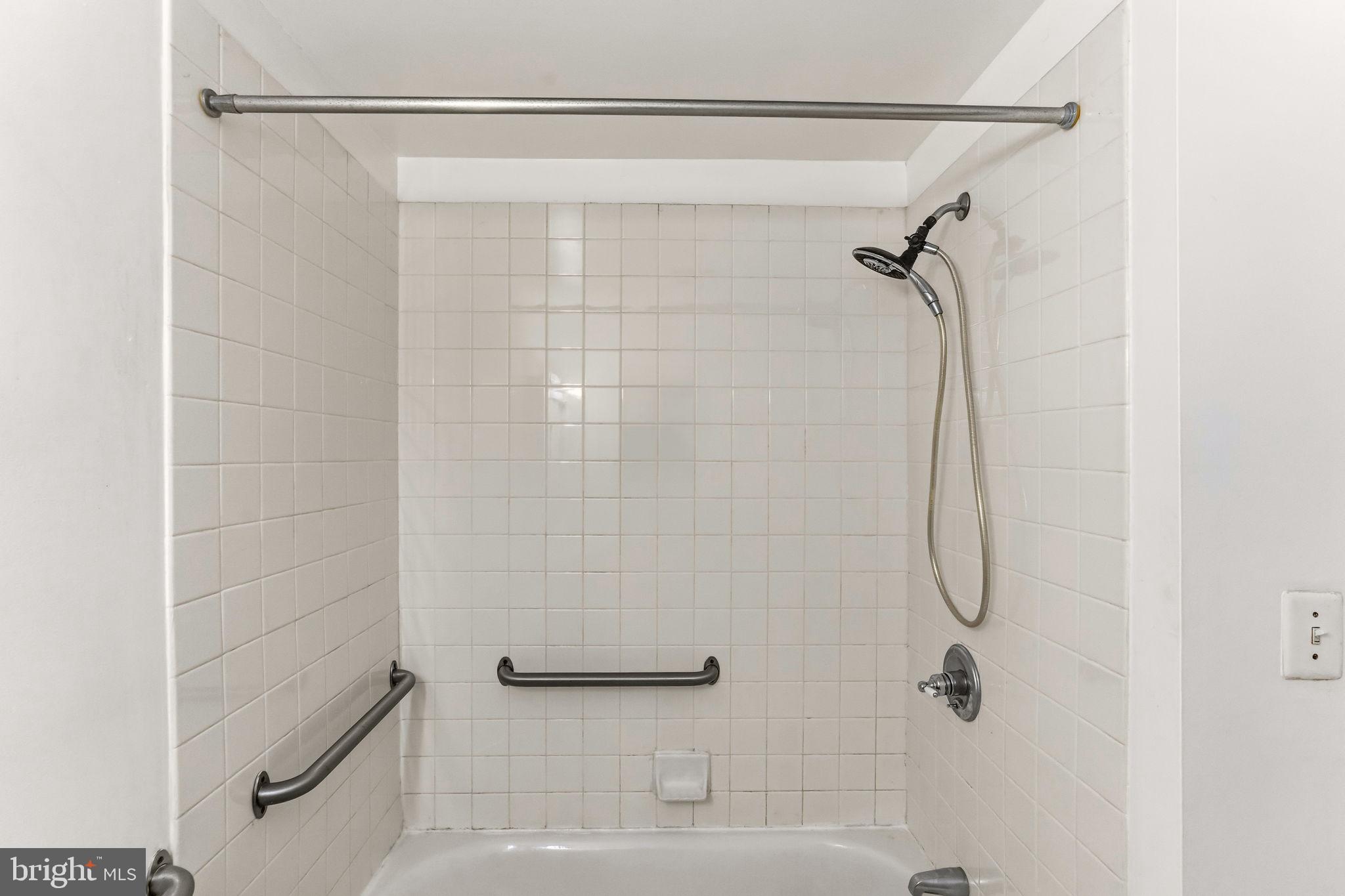 AVENUE OF THE ARTS - Residential