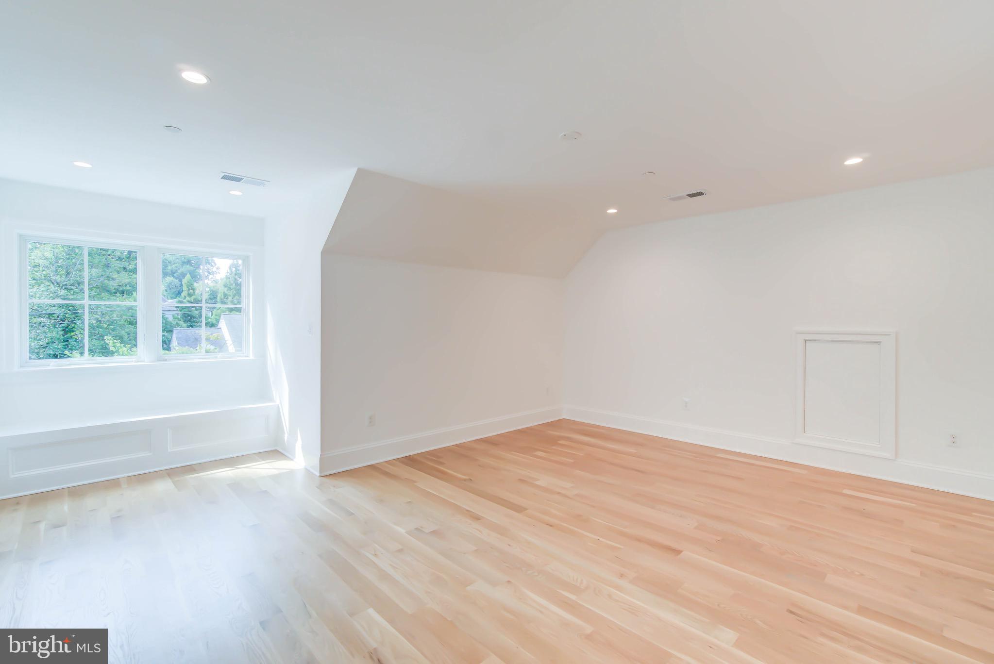 SPRING VALLEY - Residential