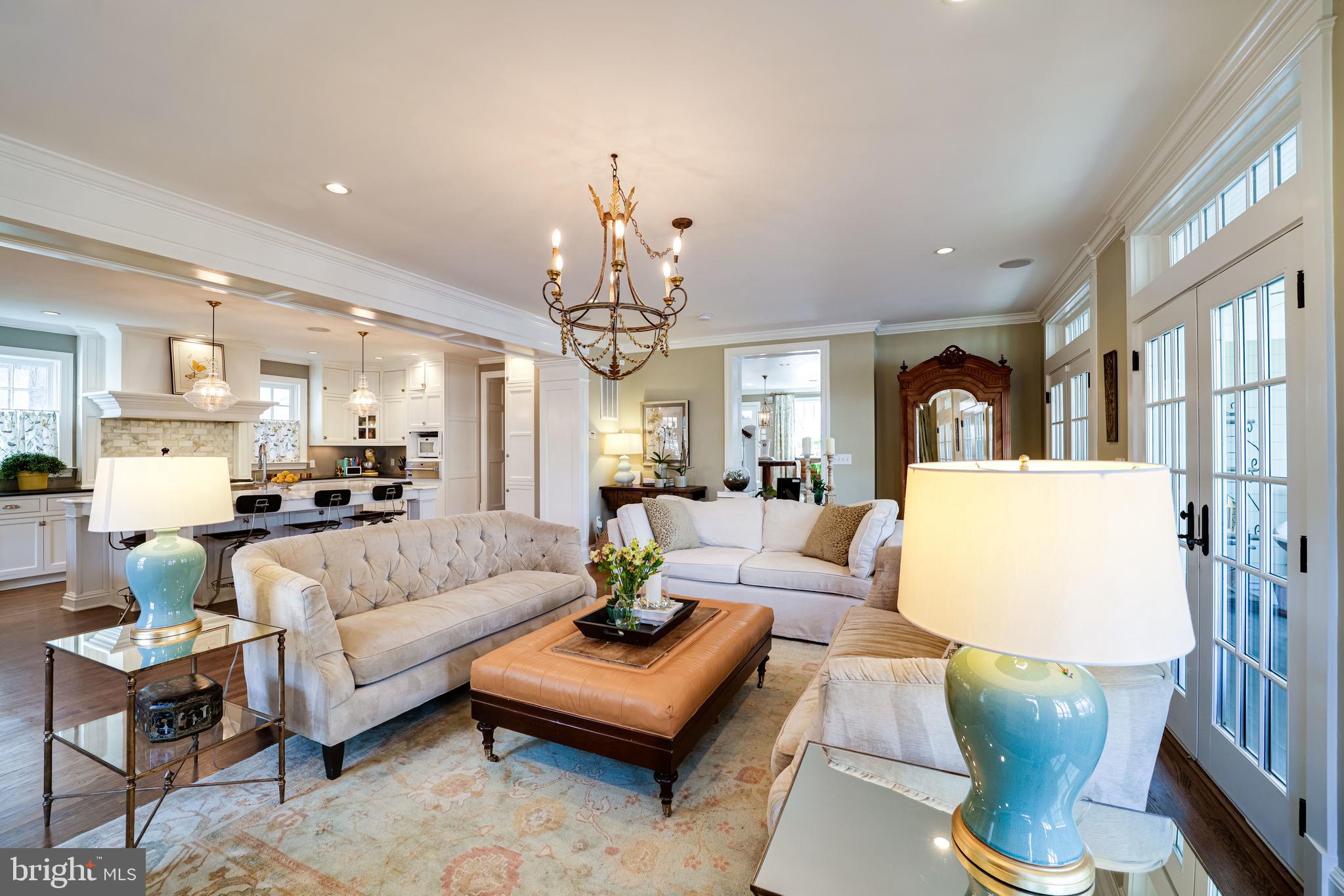 COUNTRY CLUB MANOR - Residential