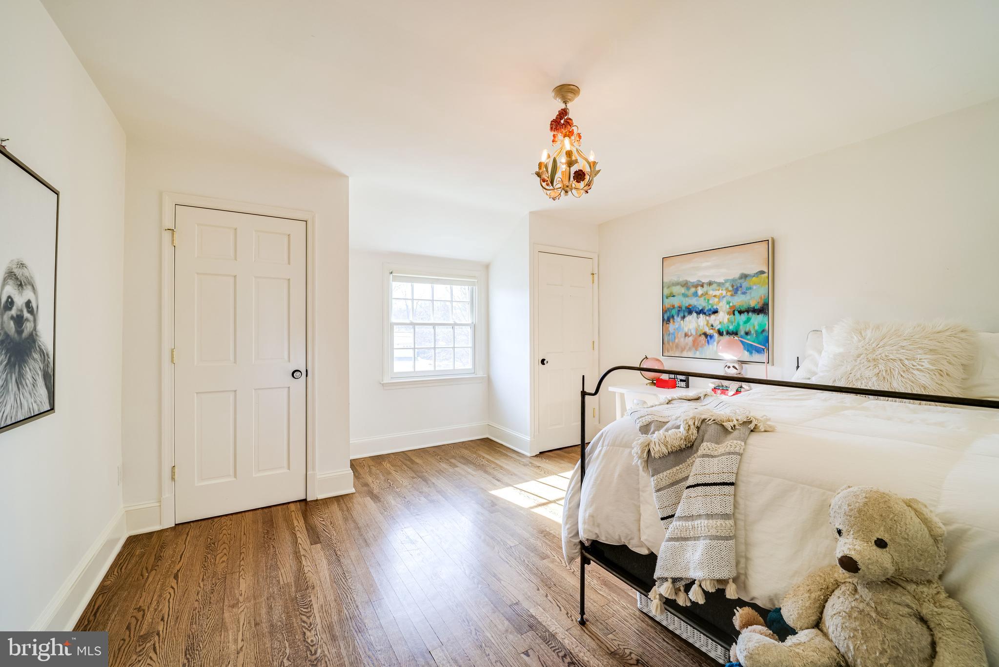 COUNTRY CLUB MANOR - Residential