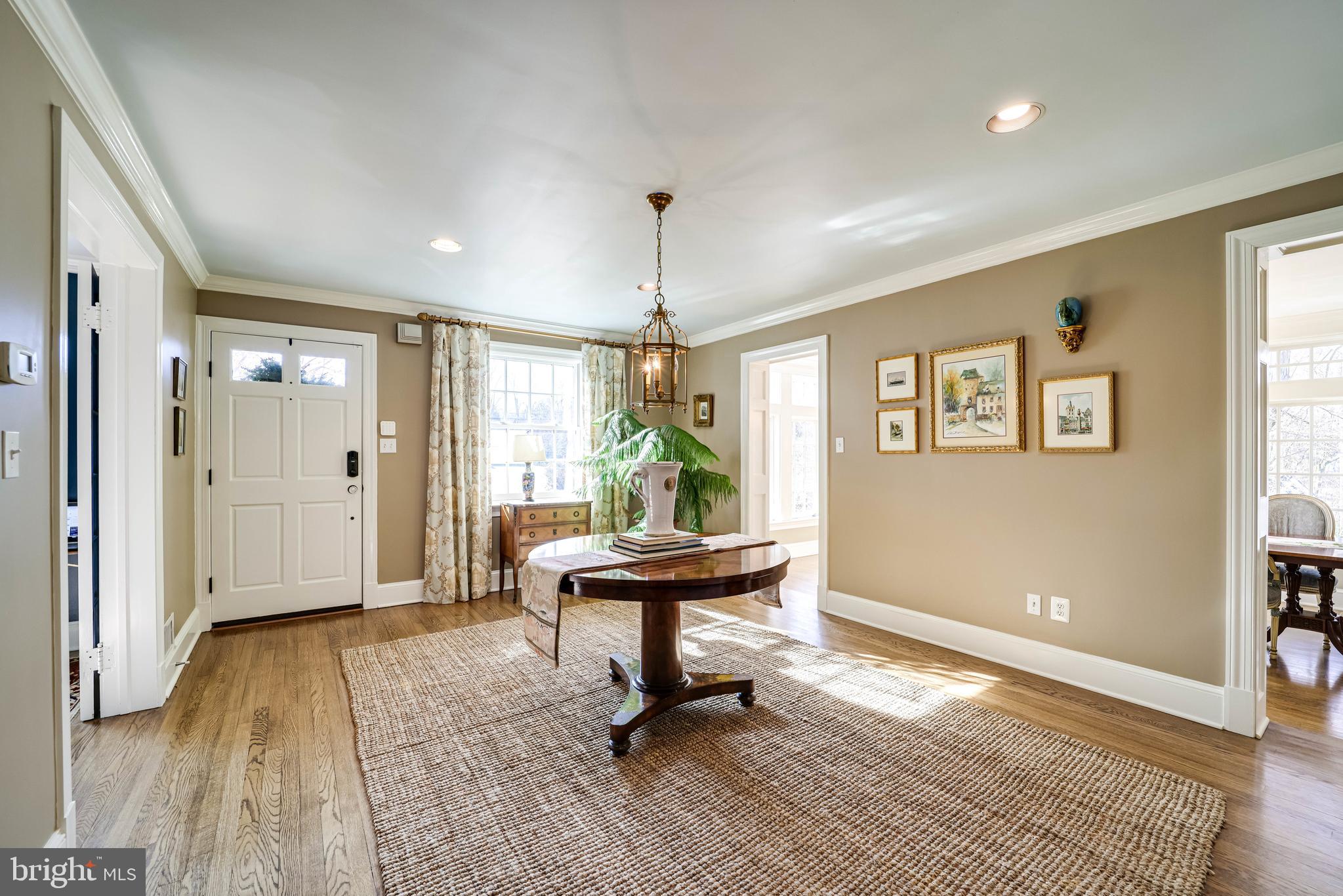 COUNTRY CLUB MANOR - Residential