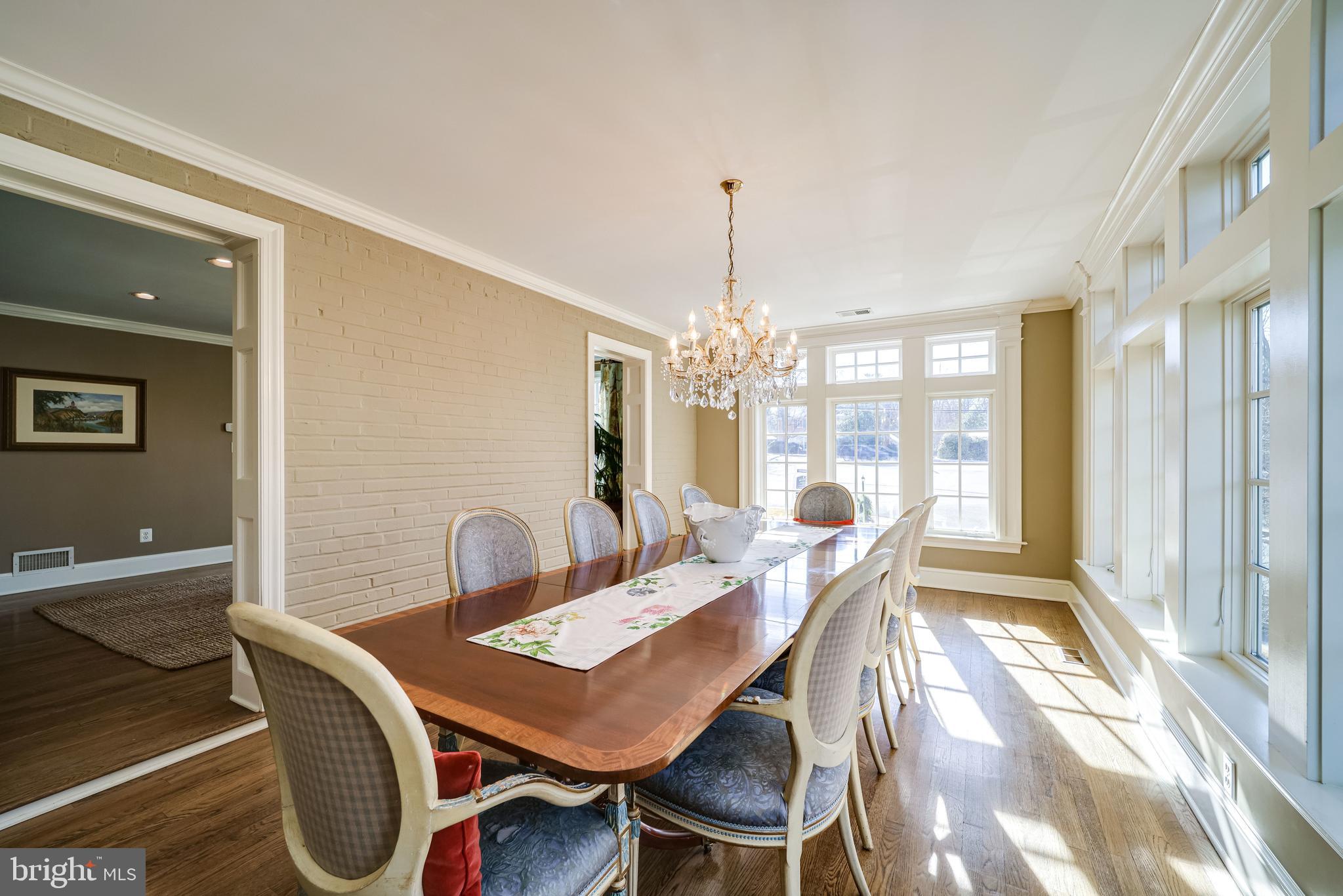 COUNTRY CLUB MANOR - Residential