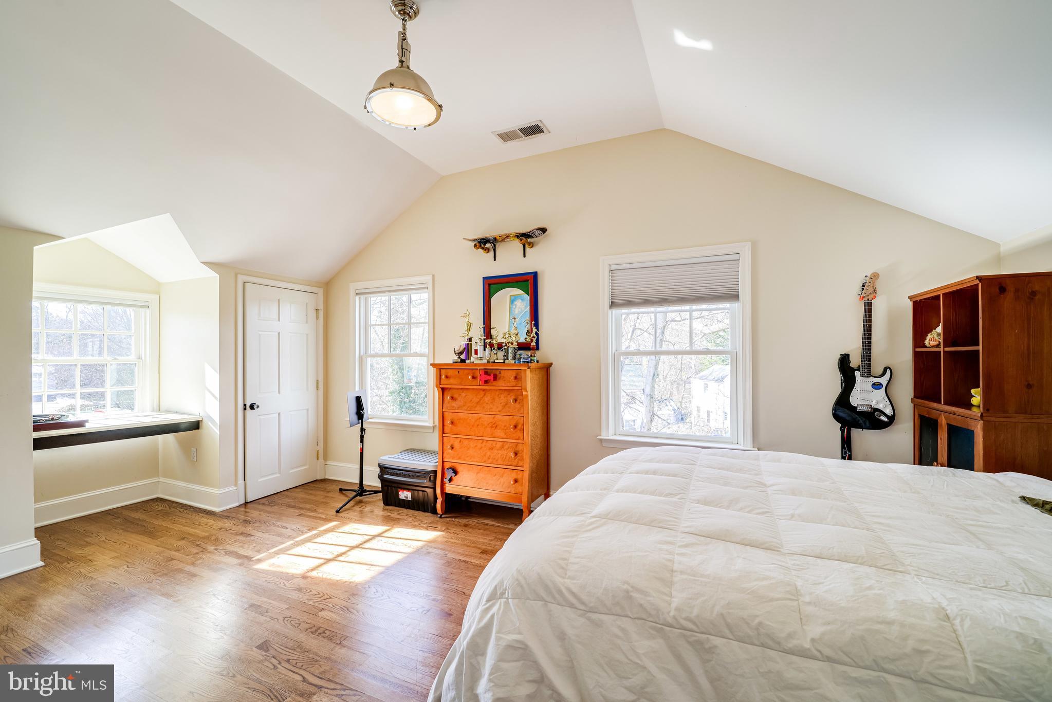 COUNTRY CLUB MANOR - Residential