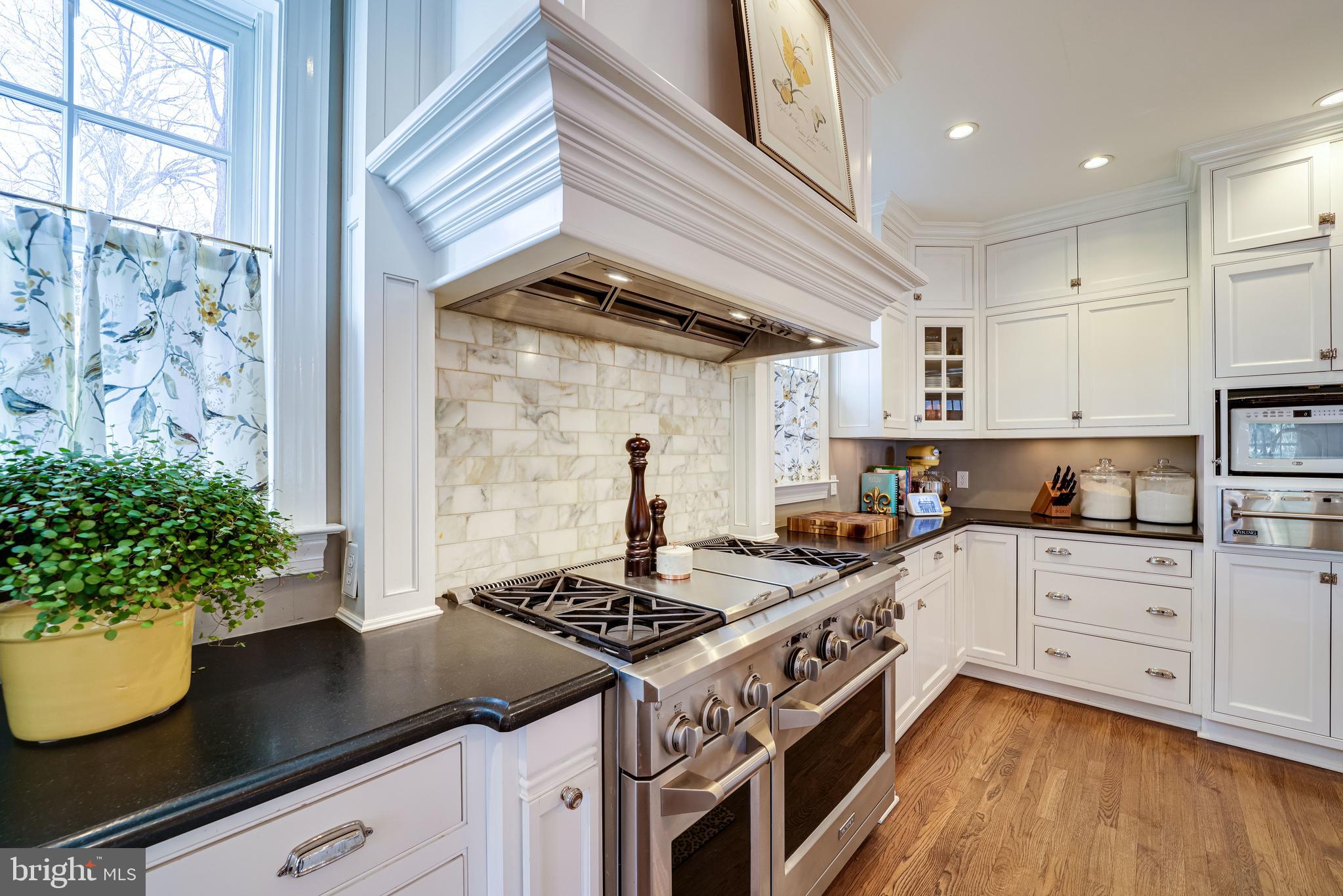 COUNTRY CLUB MANOR - Residential