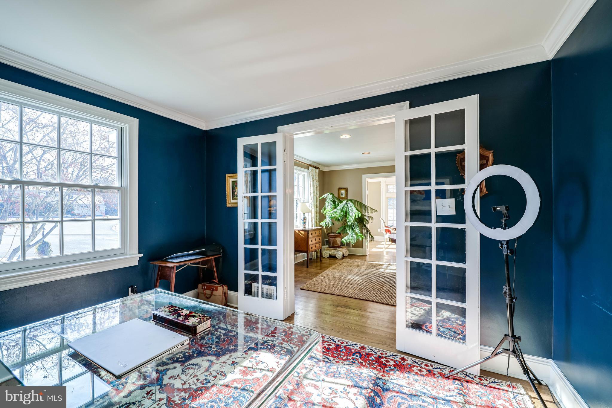 COUNTRY CLUB MANOR - Residential