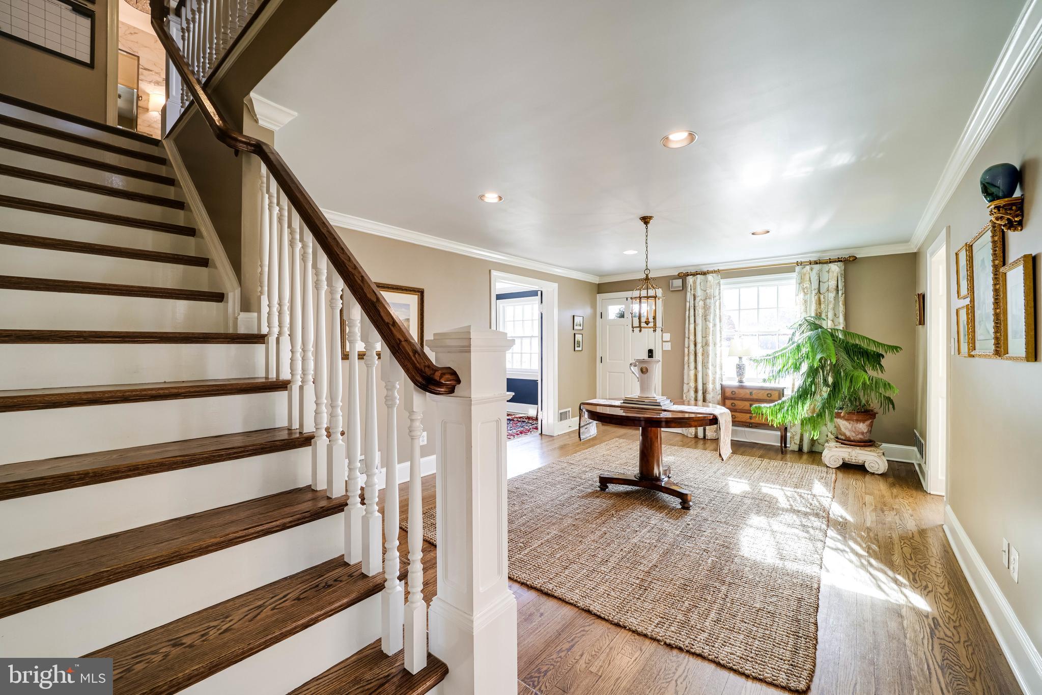 COUNTRY CLUB MANOR - Residential