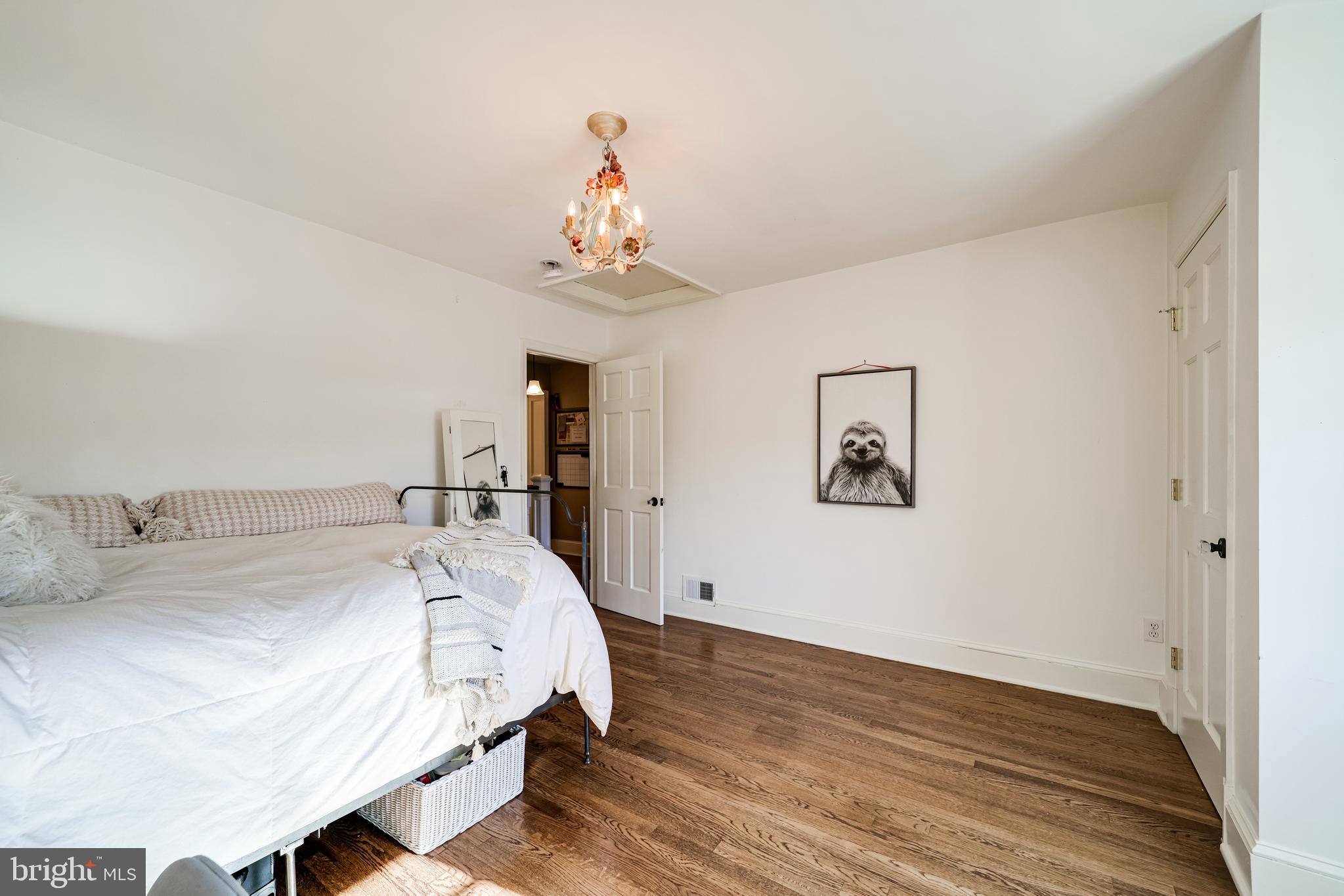 COUNTRY CLUB MANOR - Residential