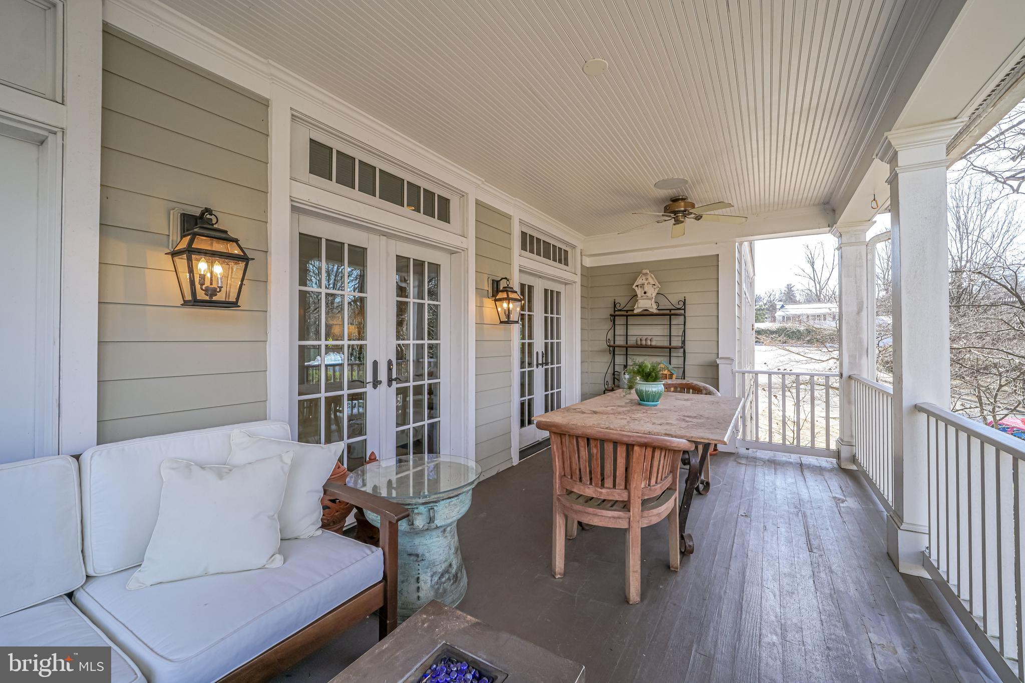 COUNTRY CLUB MANOR - Residential