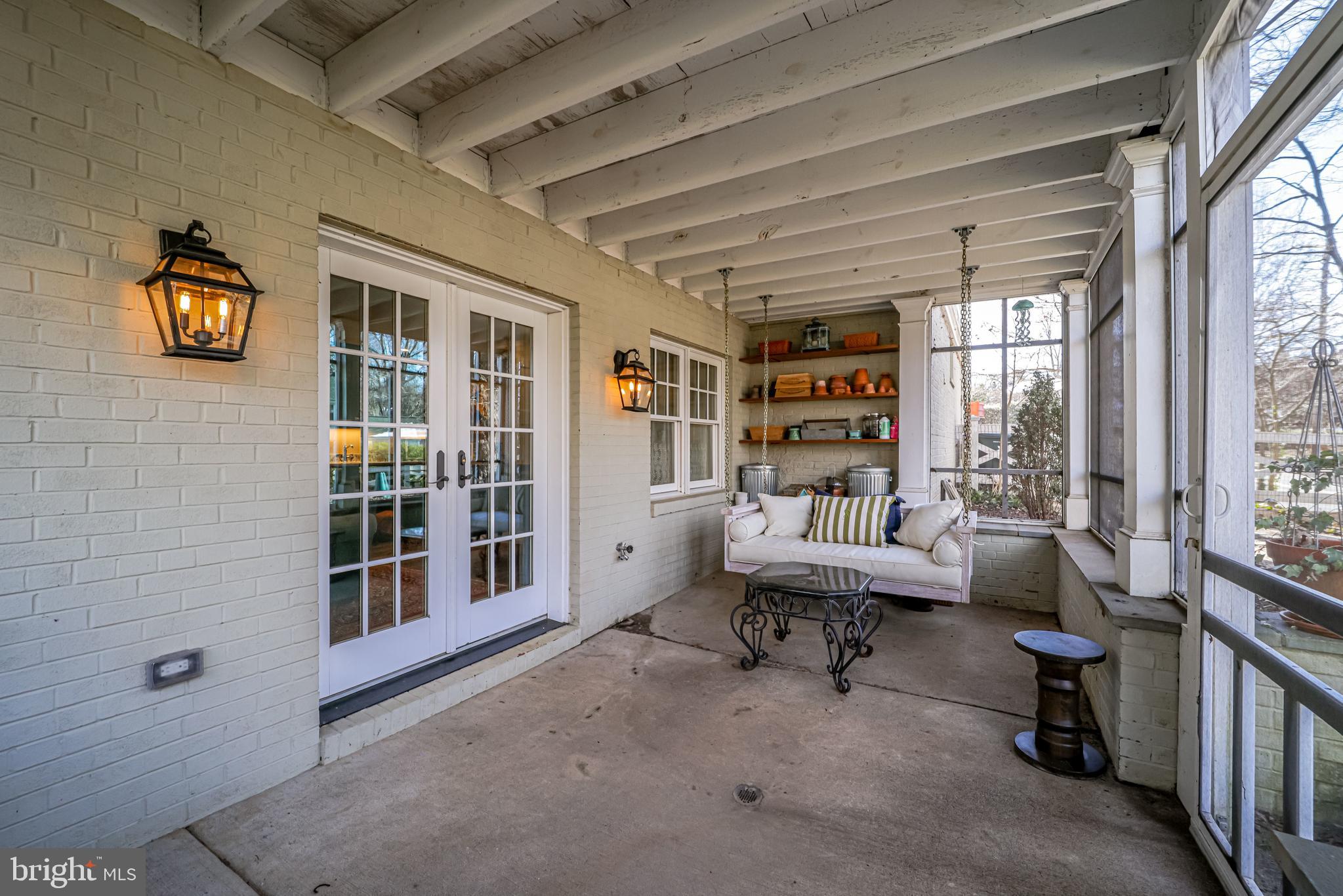 COUNTRY CLUB MANOR - Residential