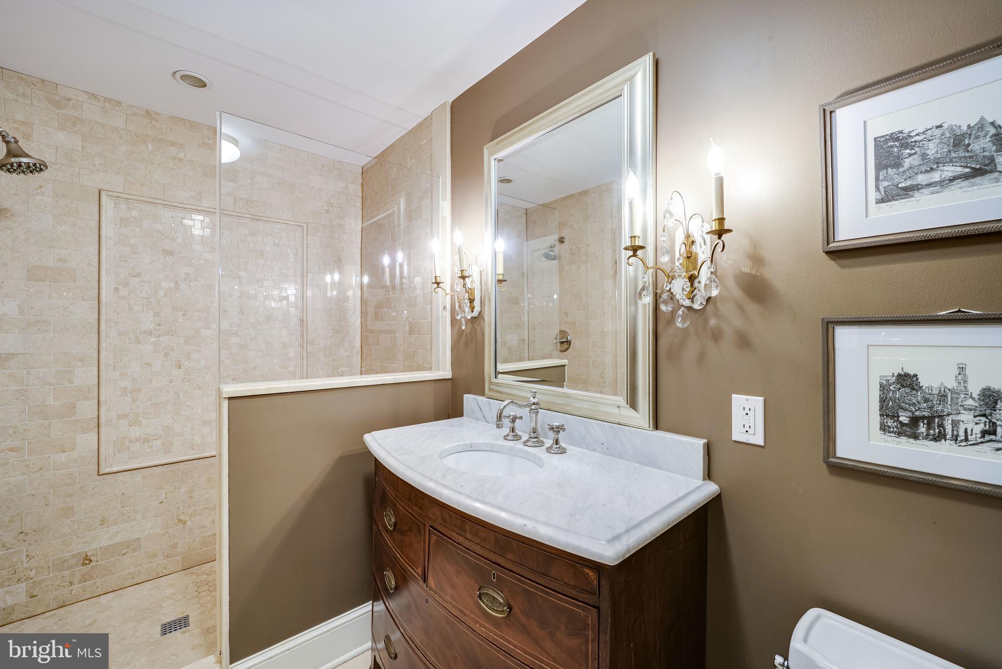 COUNTRY CLUB MANOR - Residential