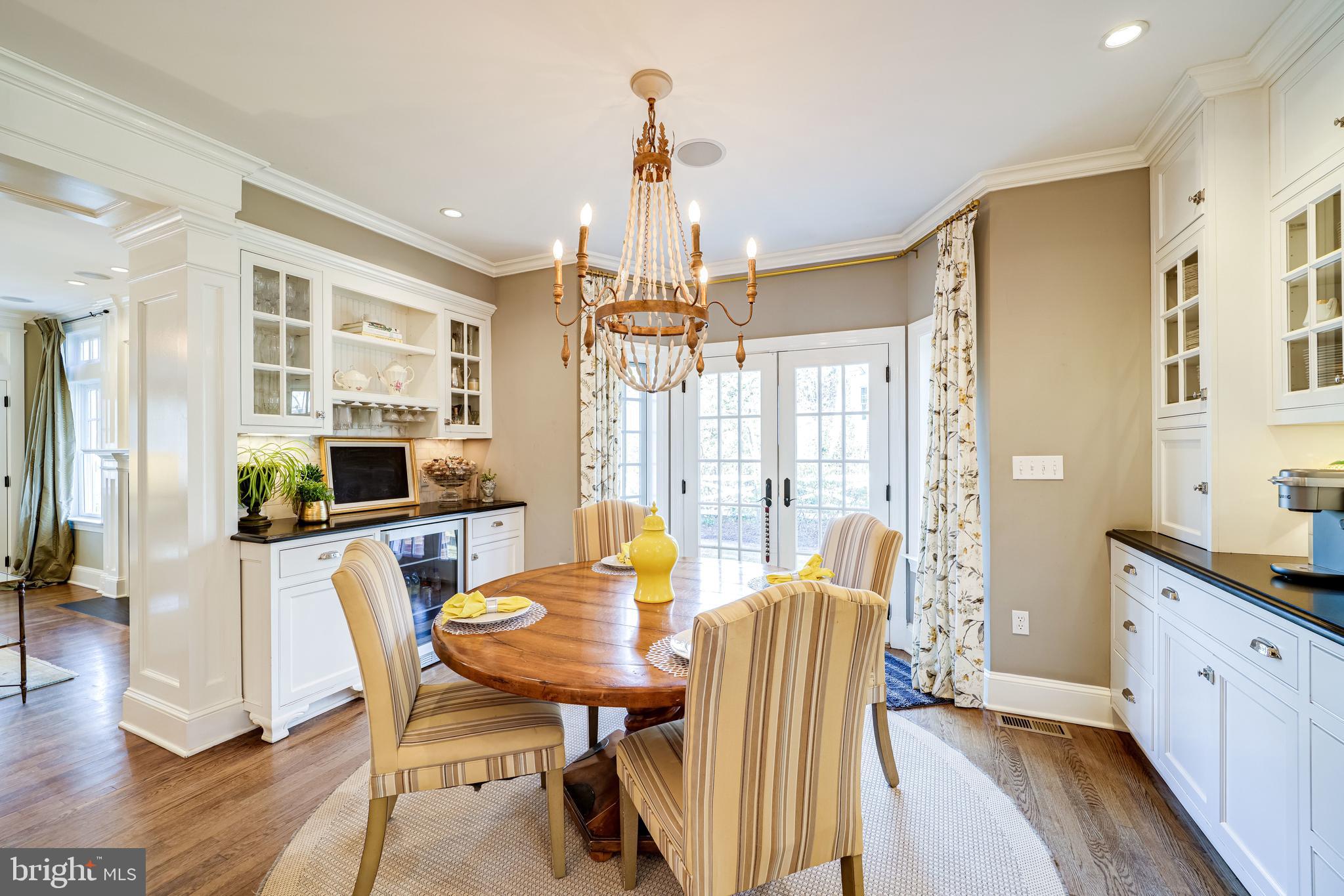 COUNTRY CLUB MANOR - Residential