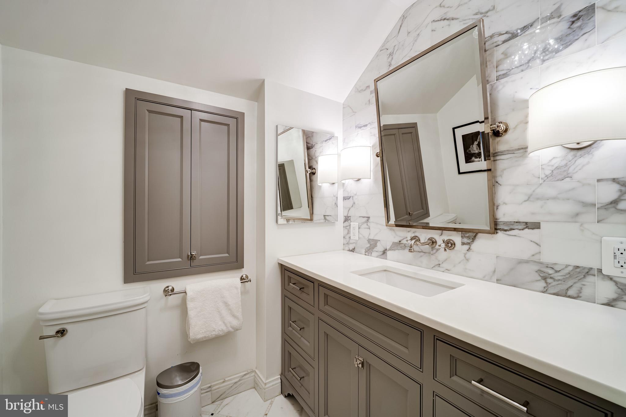 COUNTRY CLUB MANOR - Residential