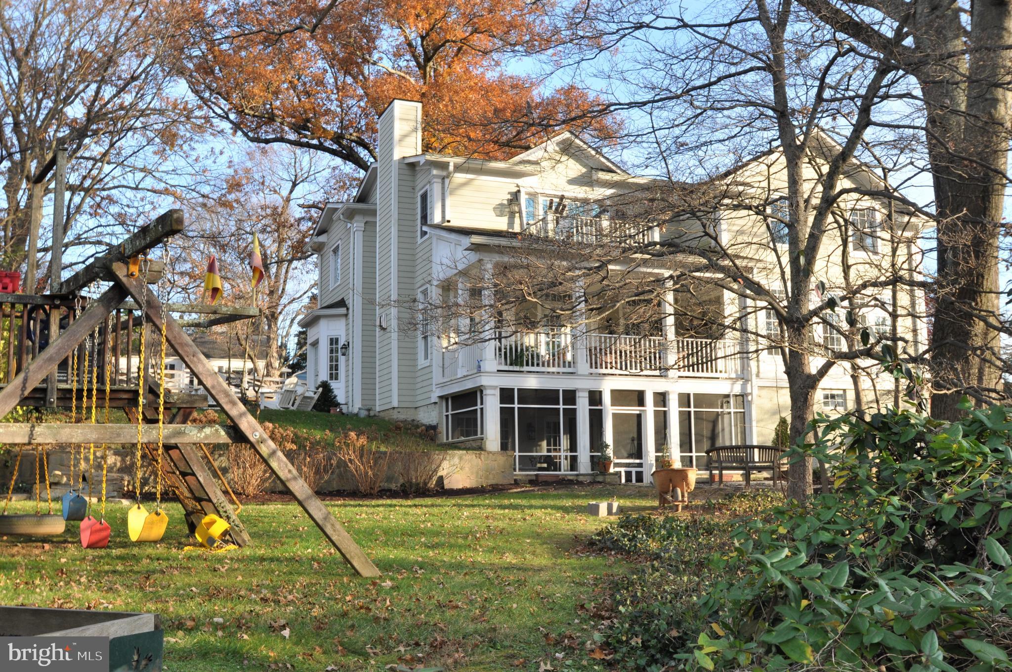 COUNTRY CLUB MANOR - Residential