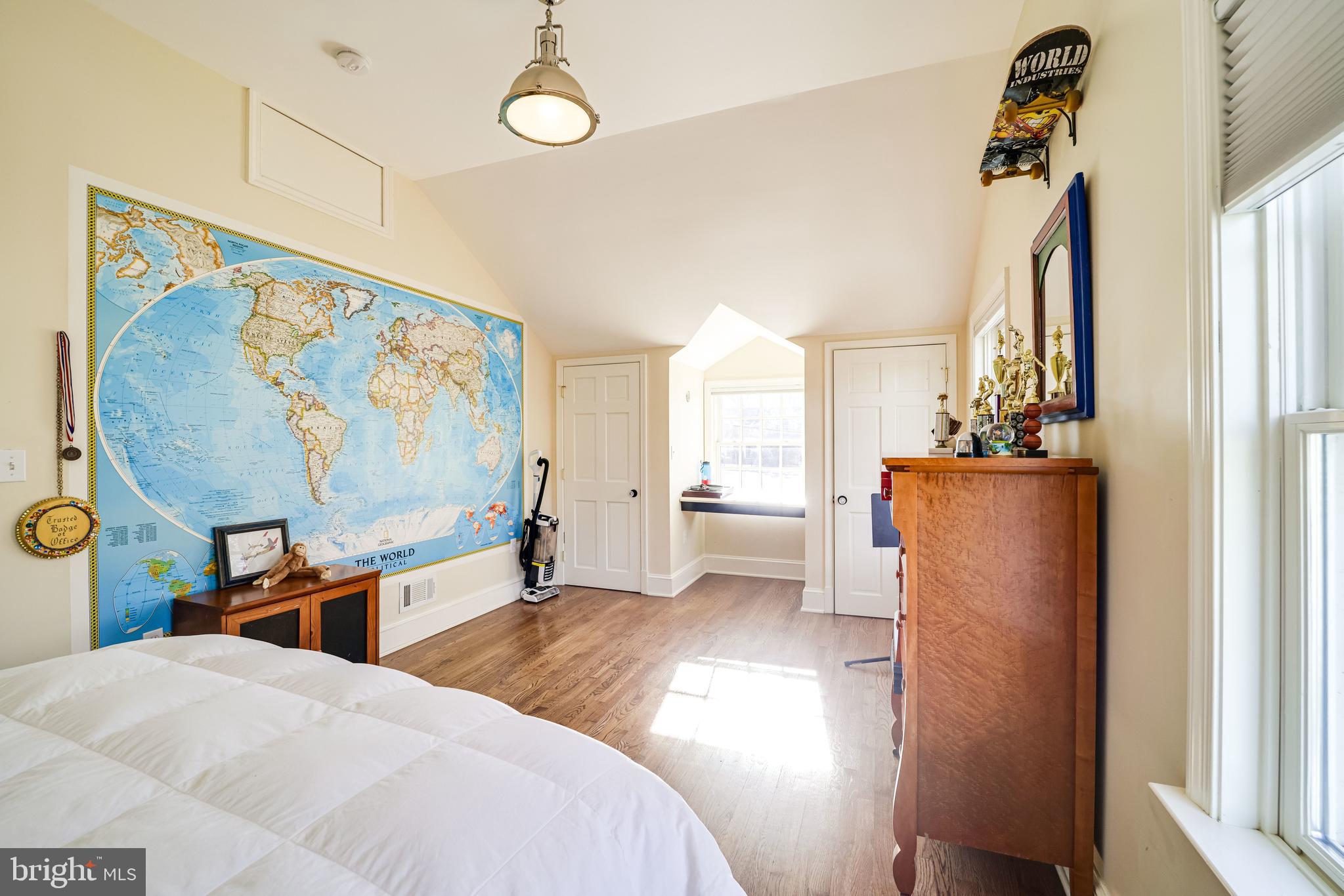 COUNTRY CLUB MANOR - Residential