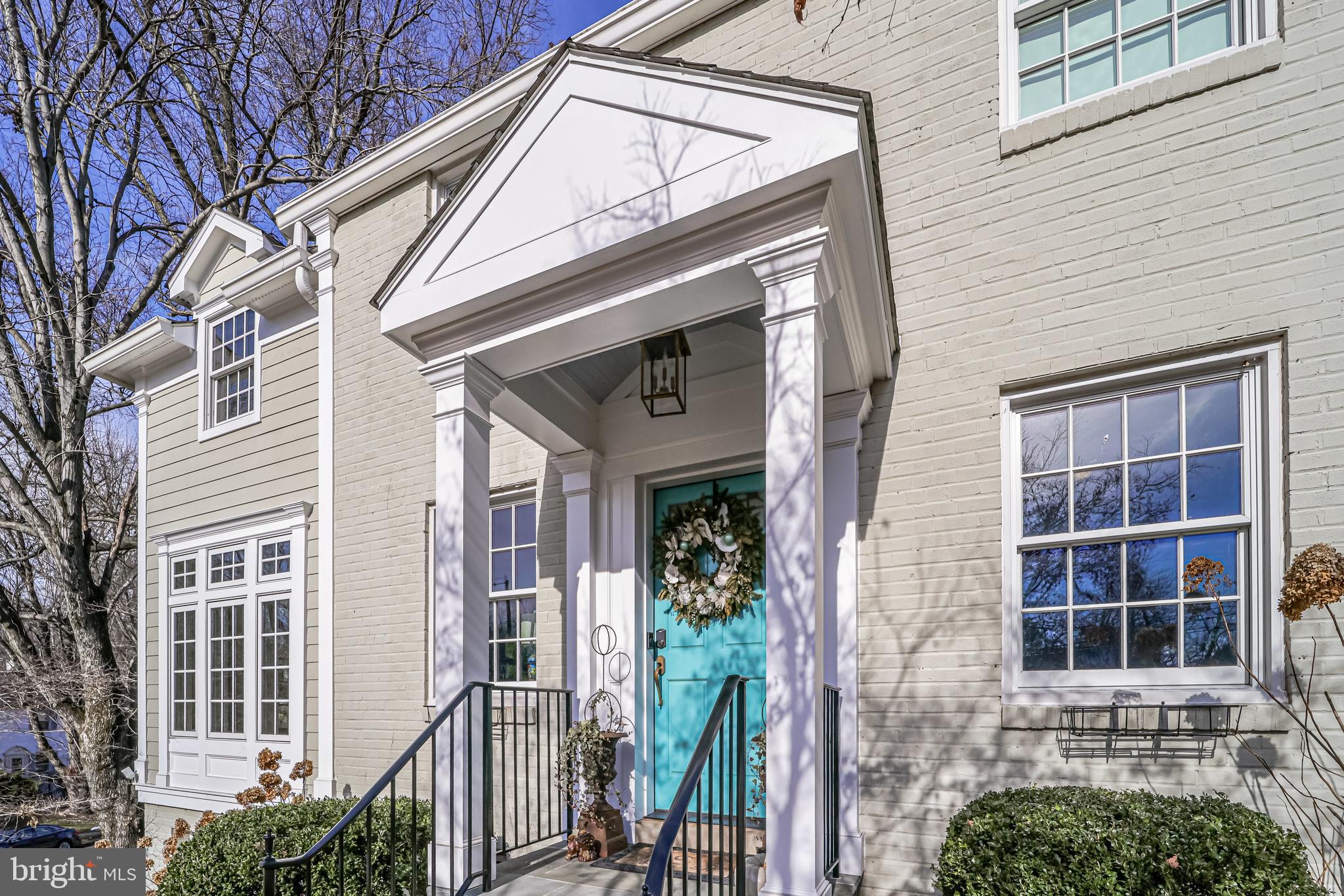 COUNTRY CLUB MANOR - Residential