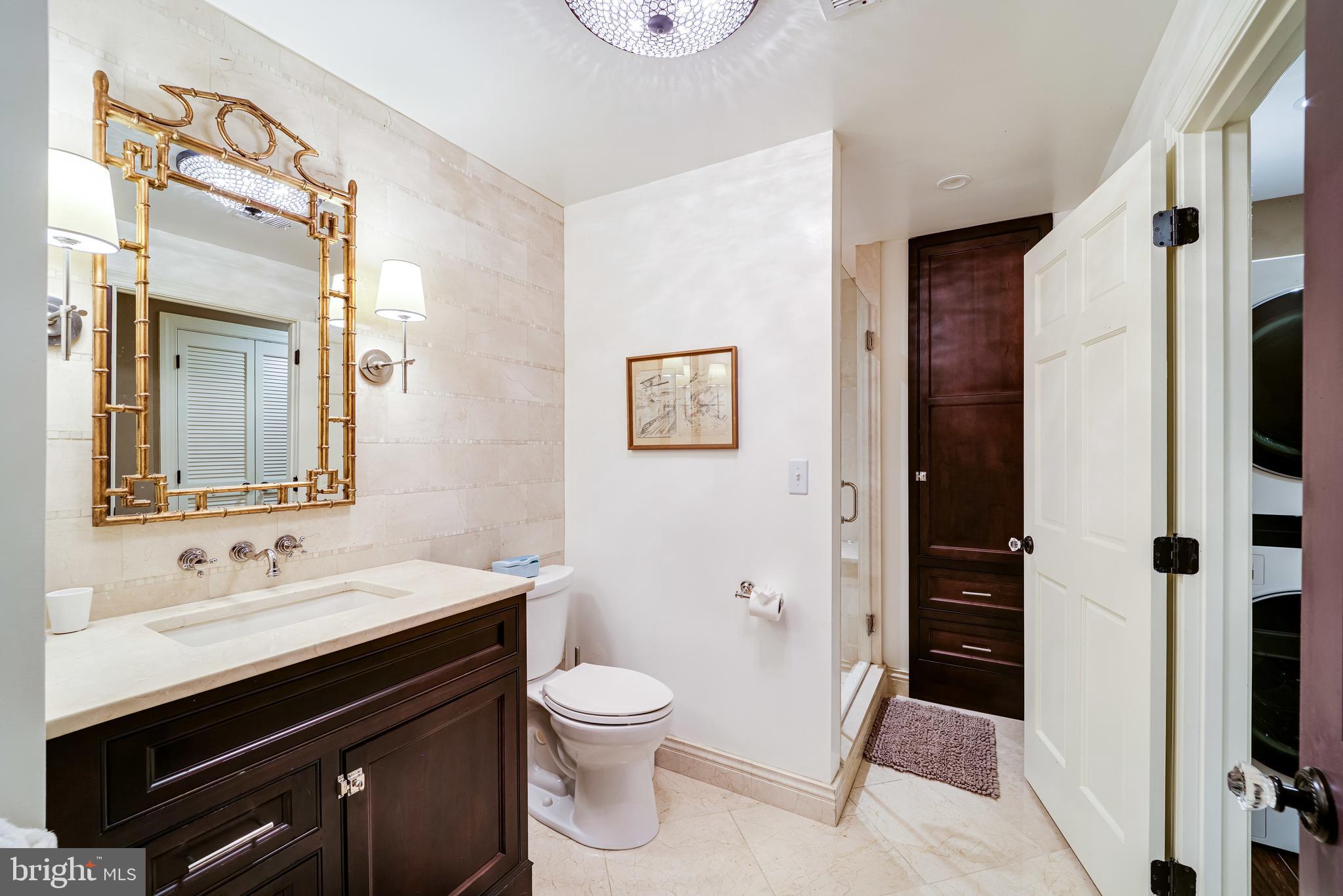 COUNTRY CLUB MANOR - Residential