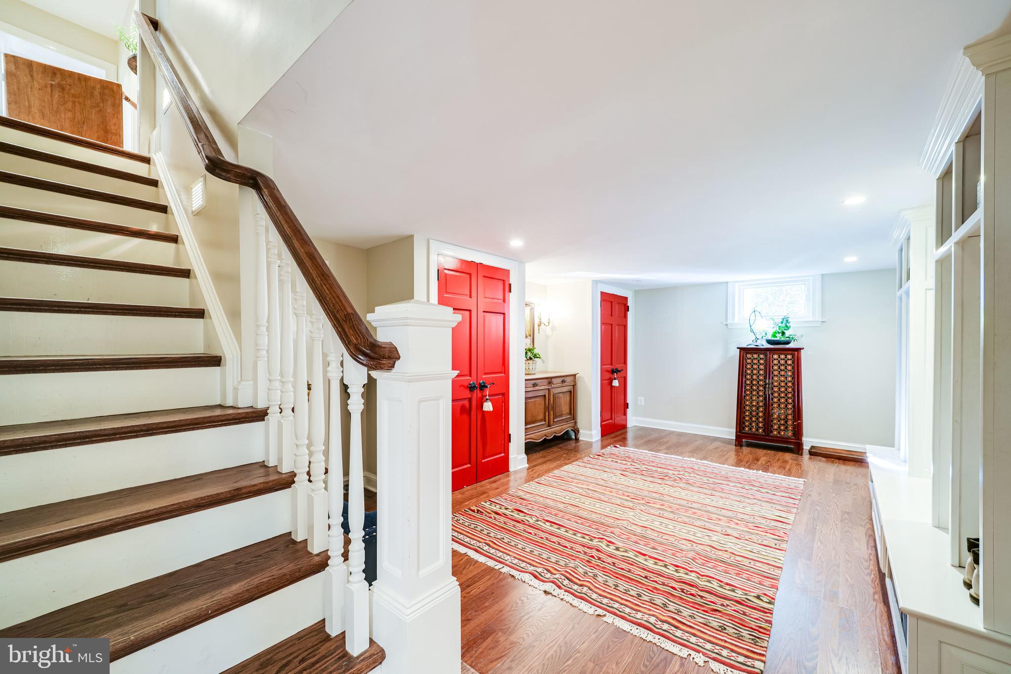 COUNTRY CLUB MANOR - Residential