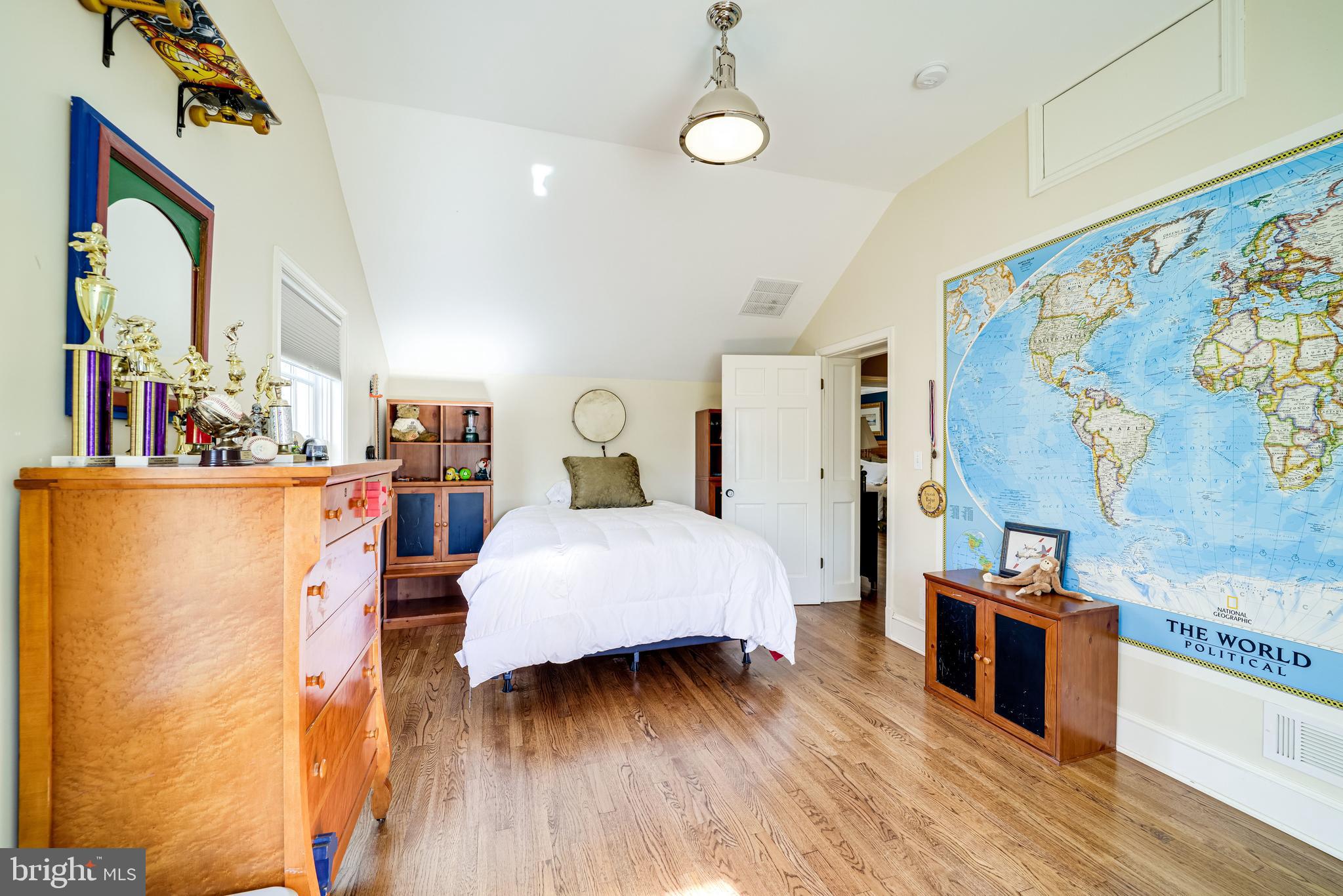 COUNTRY CLUB MANOR - Residential