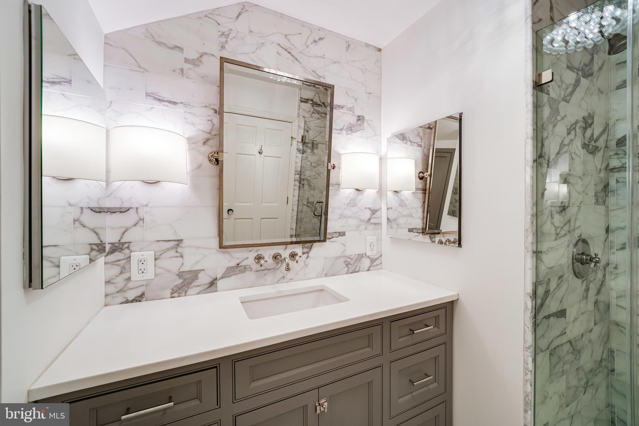 COUNTRY CLUB MANOR - Residential