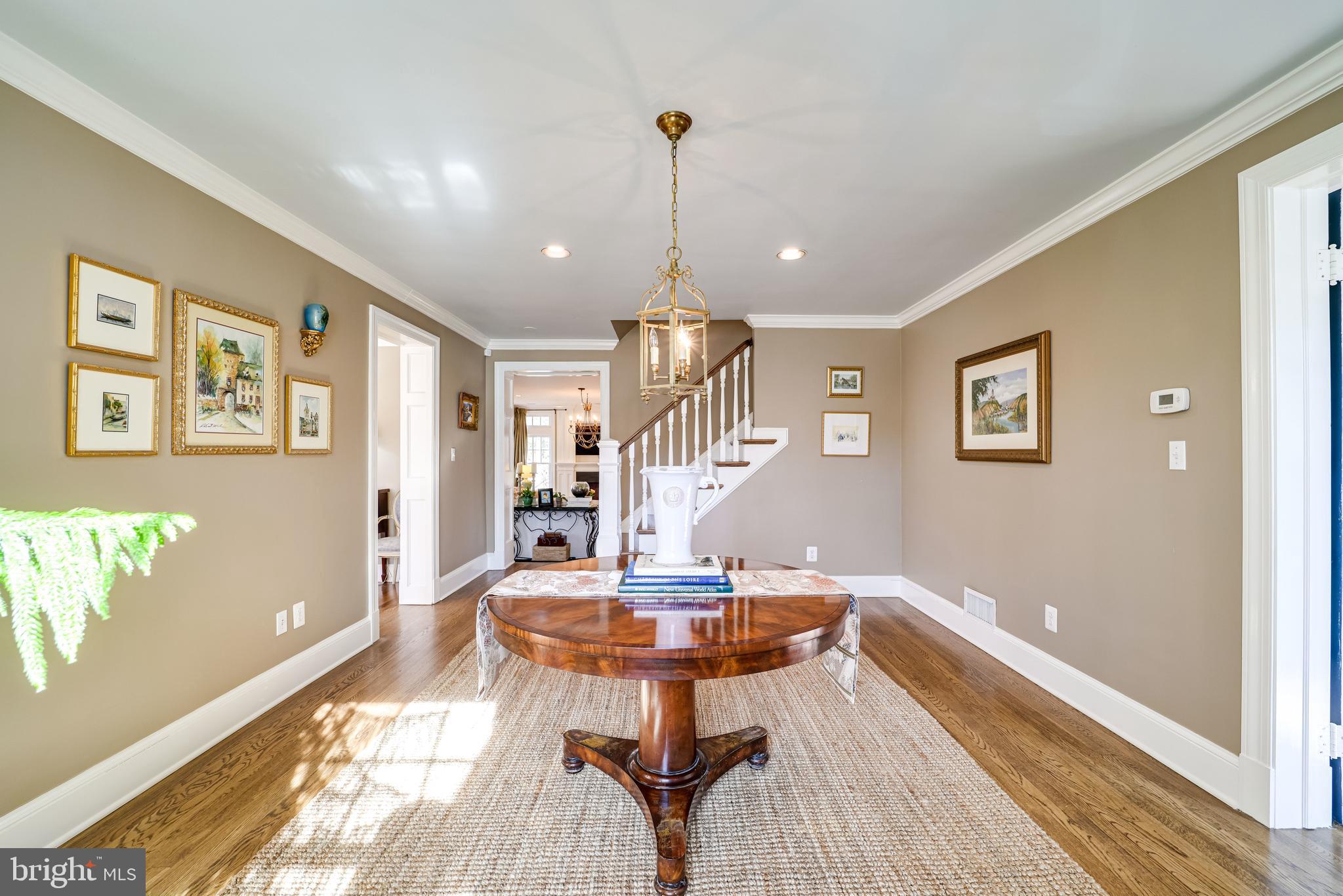 COUNTRY CLUB MANOR - Residential