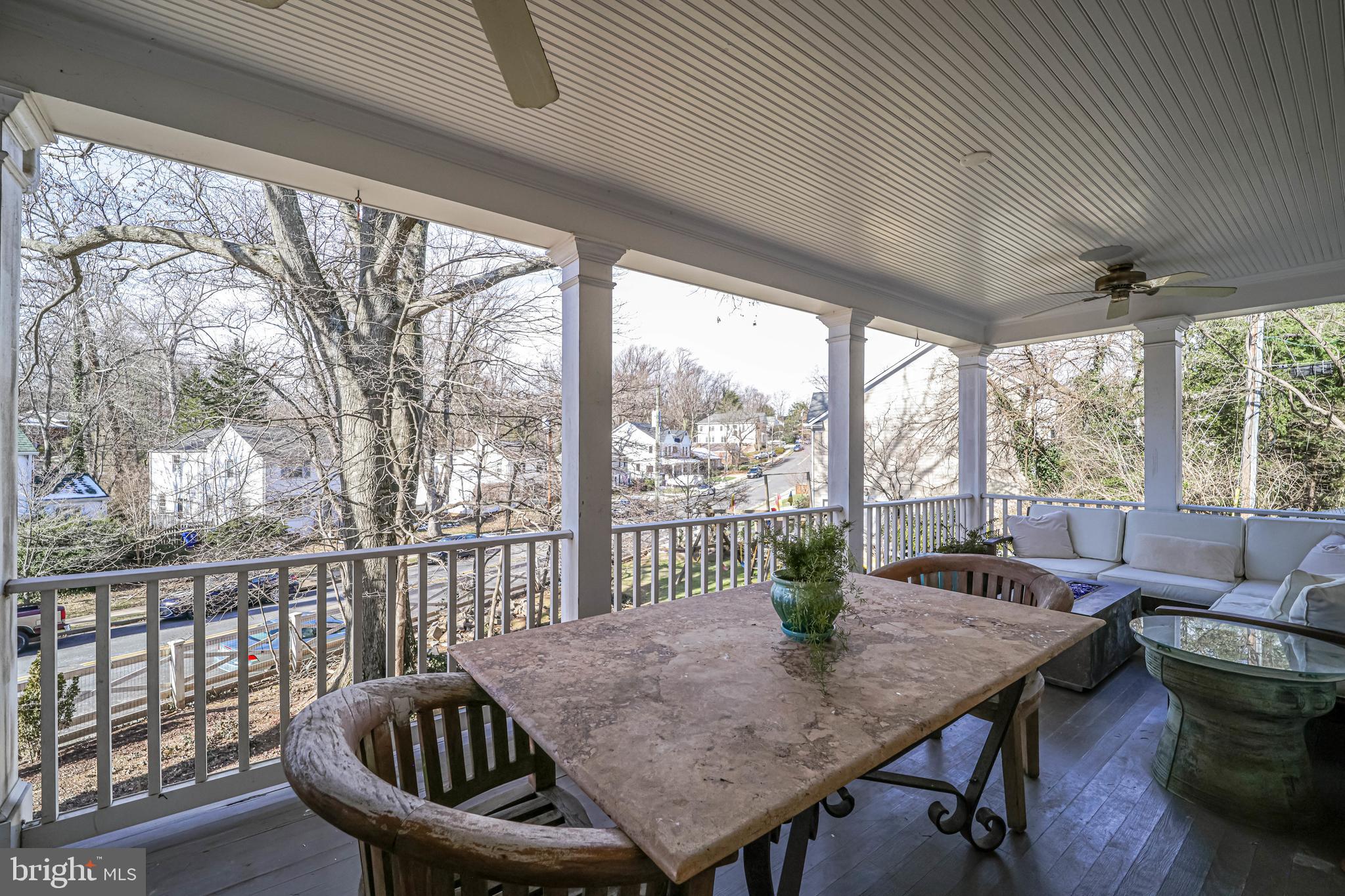 COUNTRY CLUB MANOR - Residential