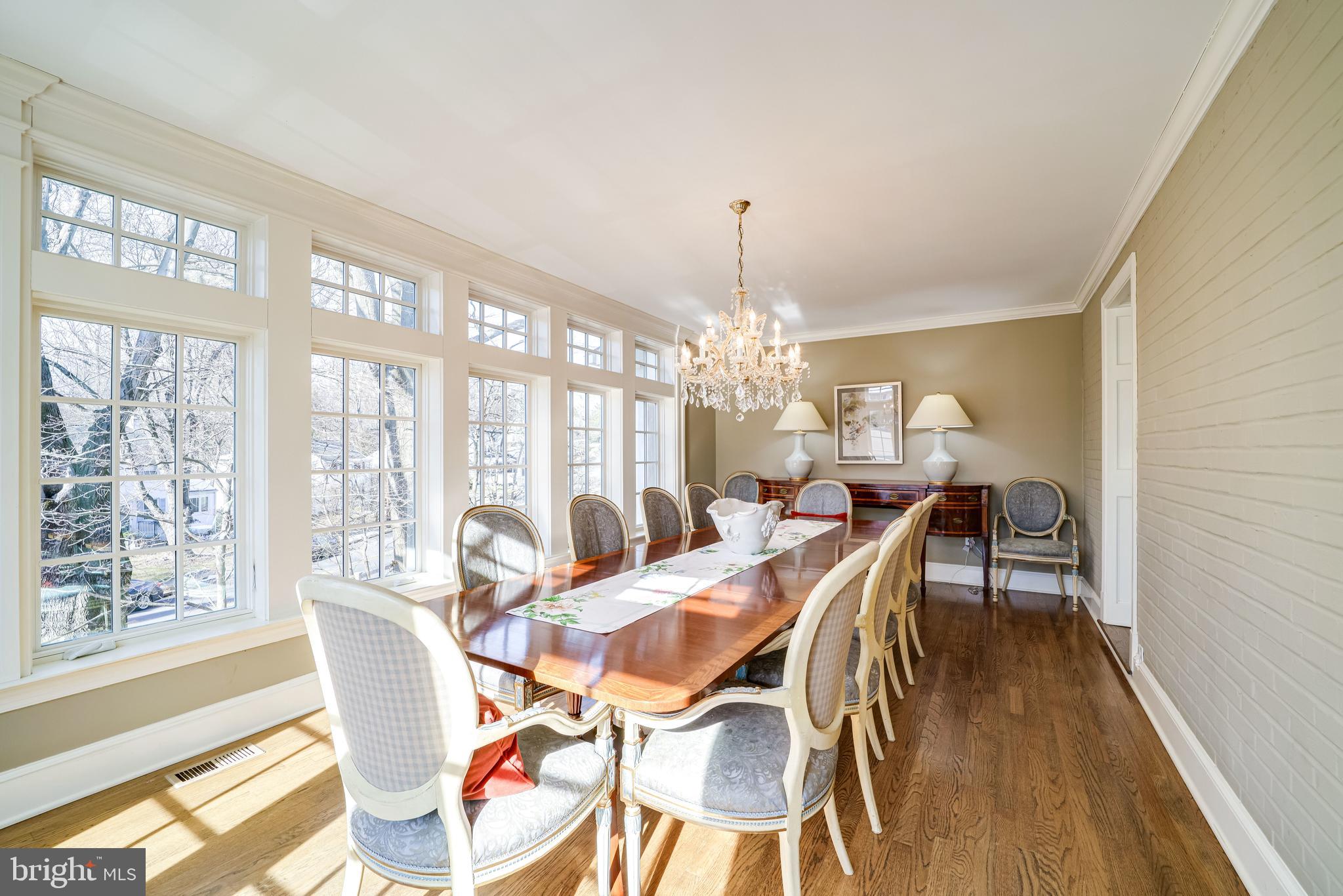 COUNTRY CLUB MANOR - Residential