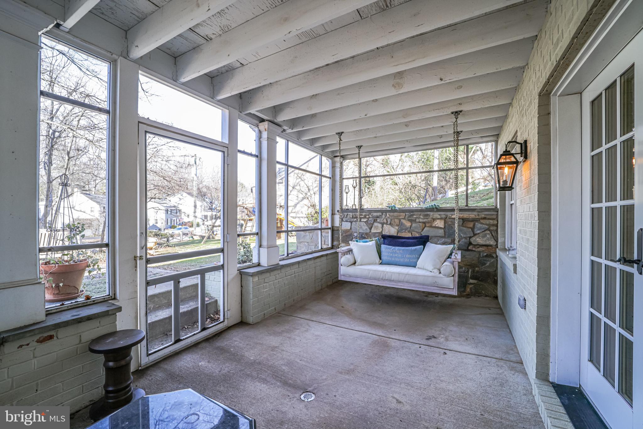 COUNTRY CLUB MANOR - Residential