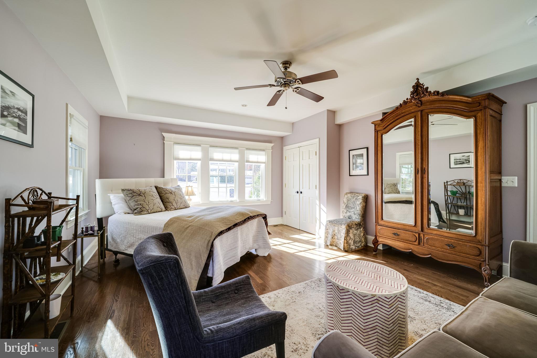 COUNTRY CLUB MANOR - Residential